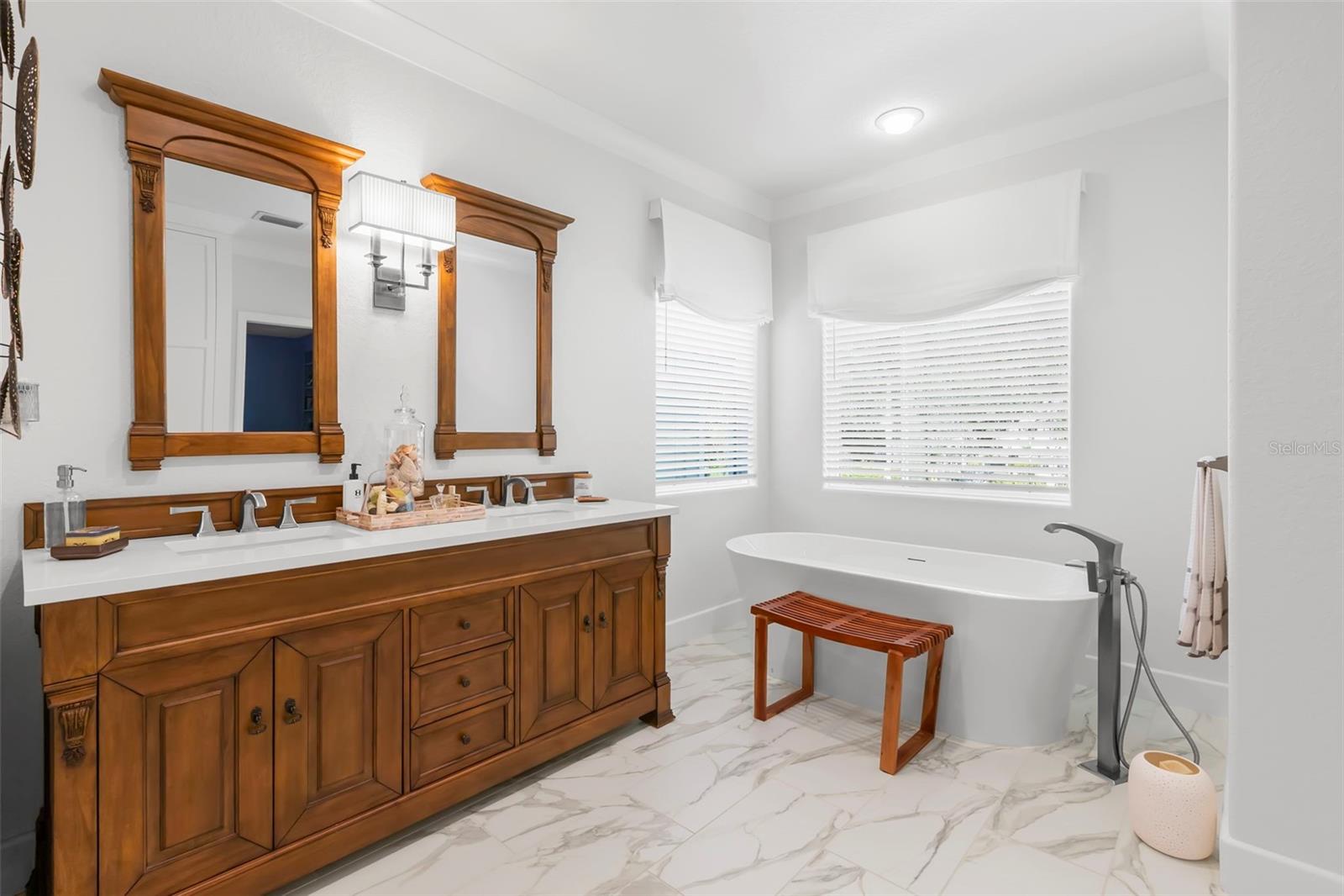 Listing photo id 38 for 815 15th Avenue Ne