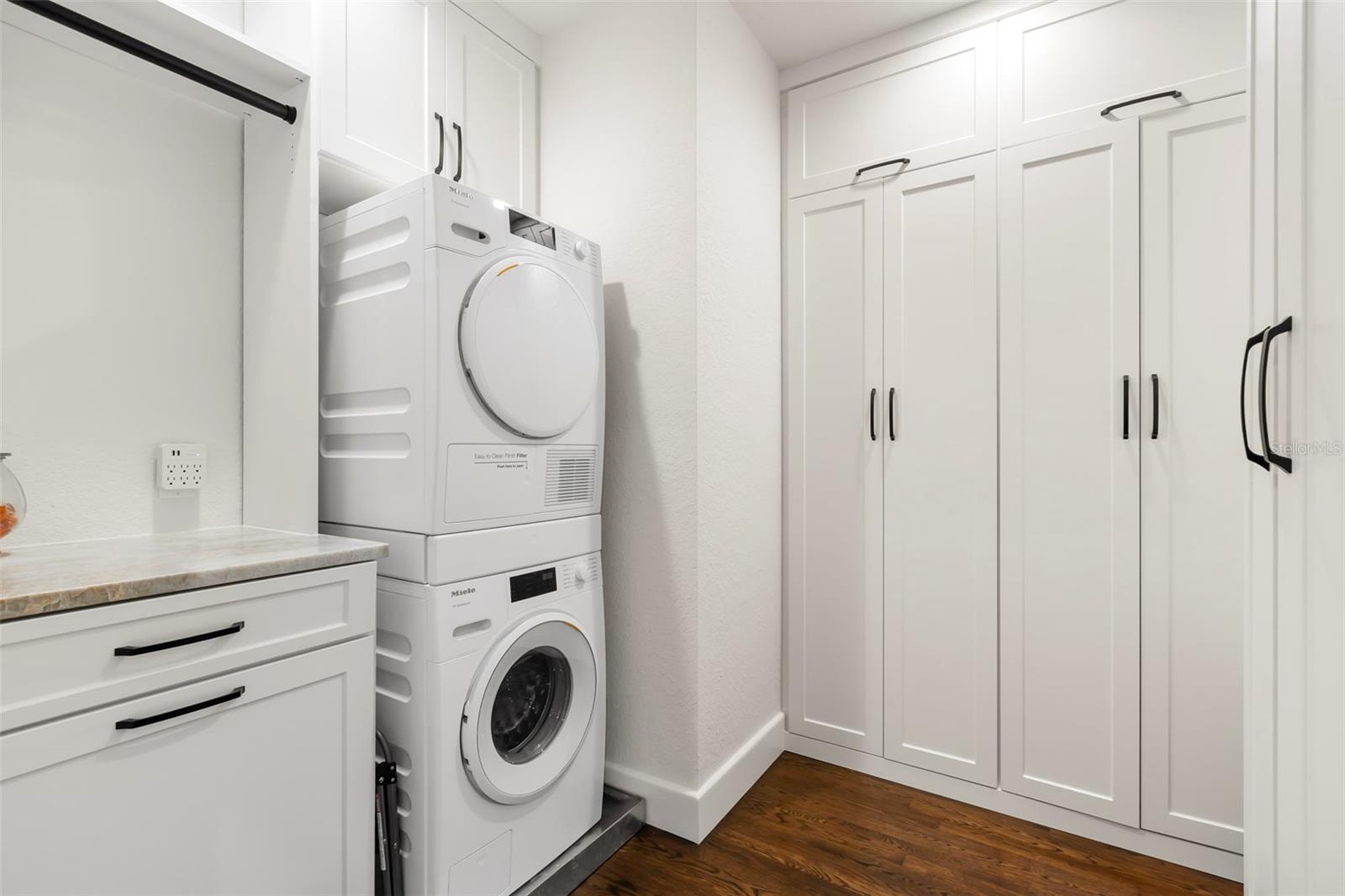 Listing photo id 42 for 815 15th Avenue Ne