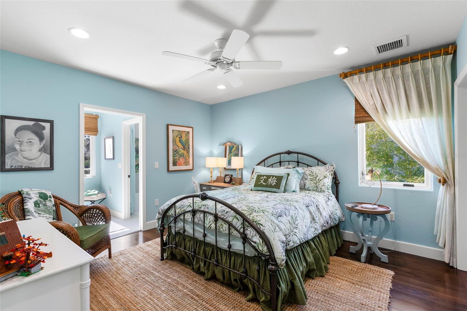 Listing photo id 43 for 815 15th Avenue Ne