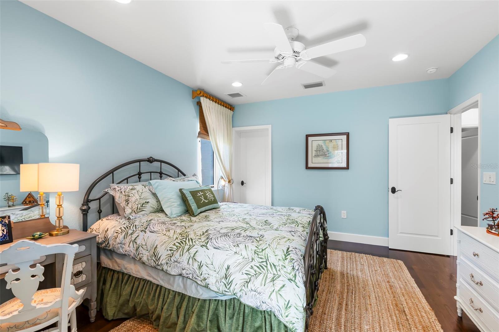 Listing photo id 44 for 815 15th Avenue Ne