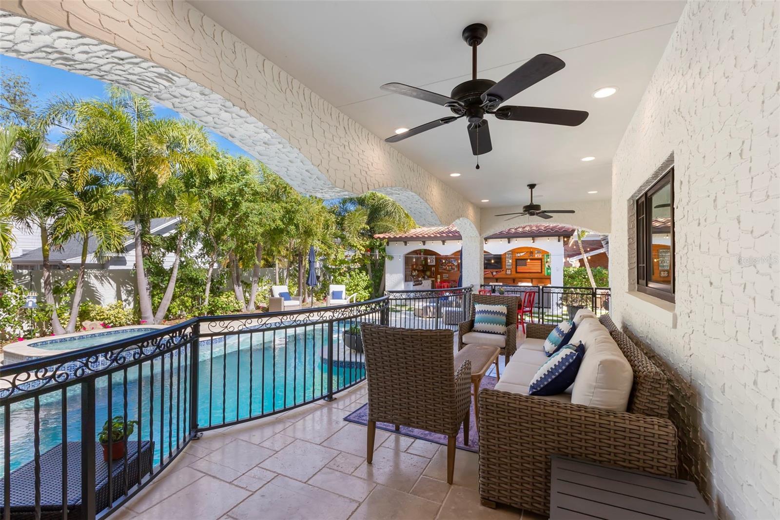 Listing photo id 47 for 815 15th Avenue Ne