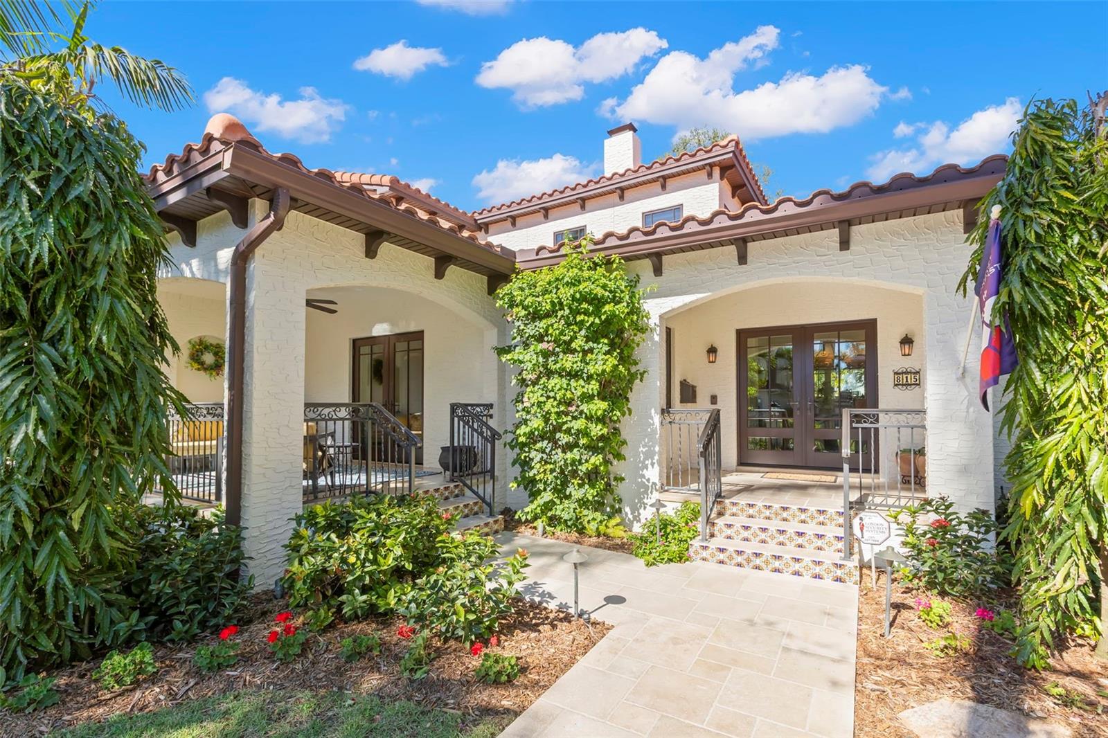 Listing photo id 3 for 815 15th Avenue Ne