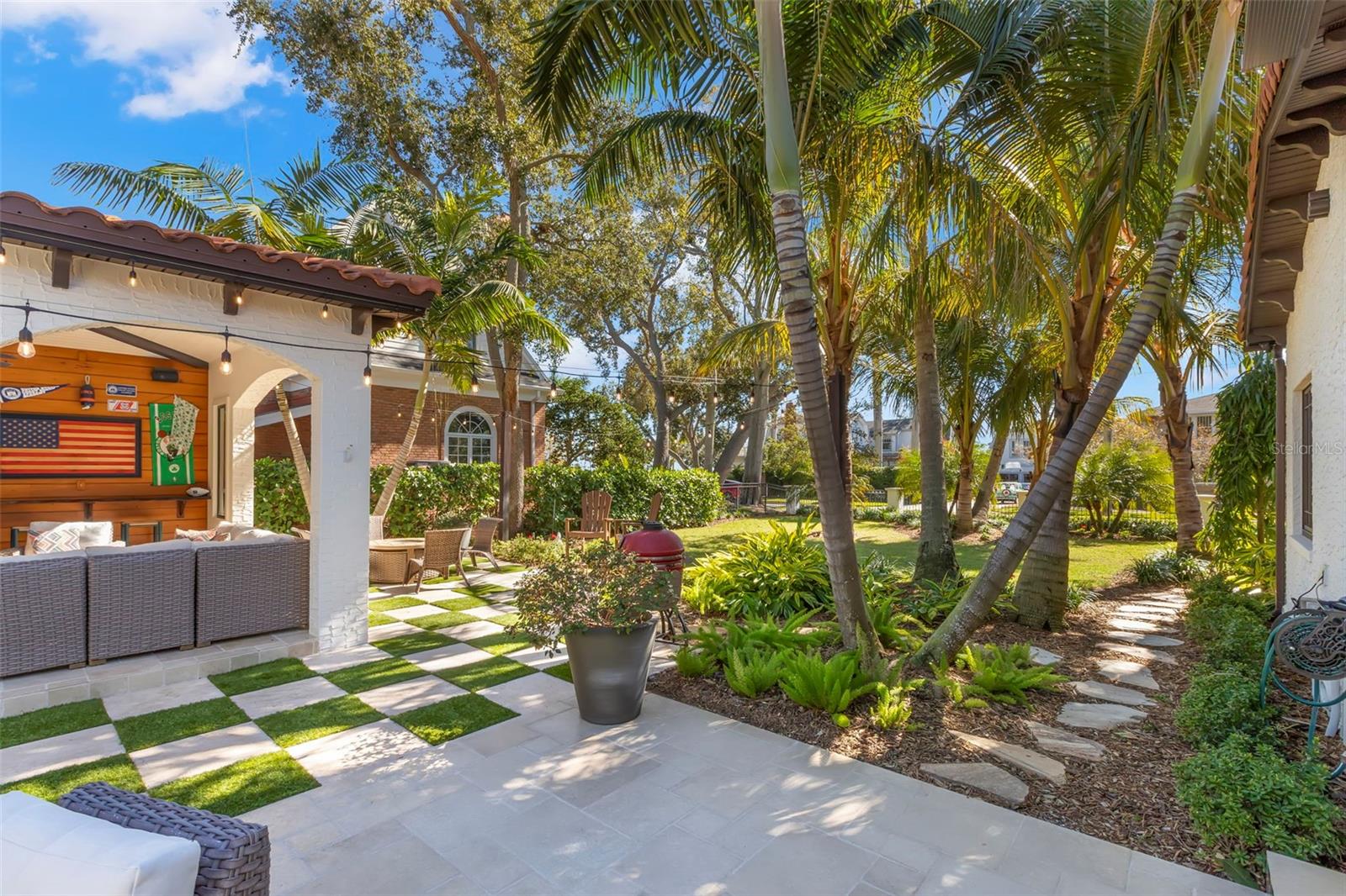 Listing photo id 52 for 815 15th Avenue Ne