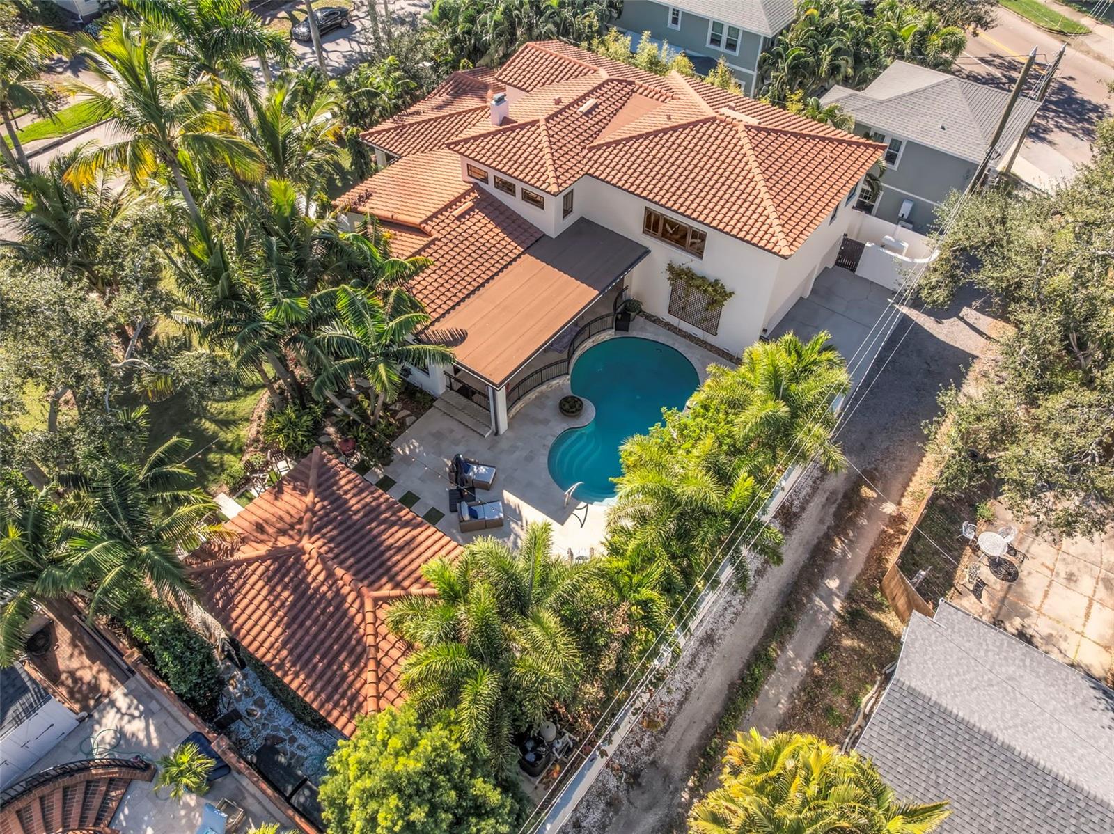 Listing photo id 65 for 815 15th Avenue Ne