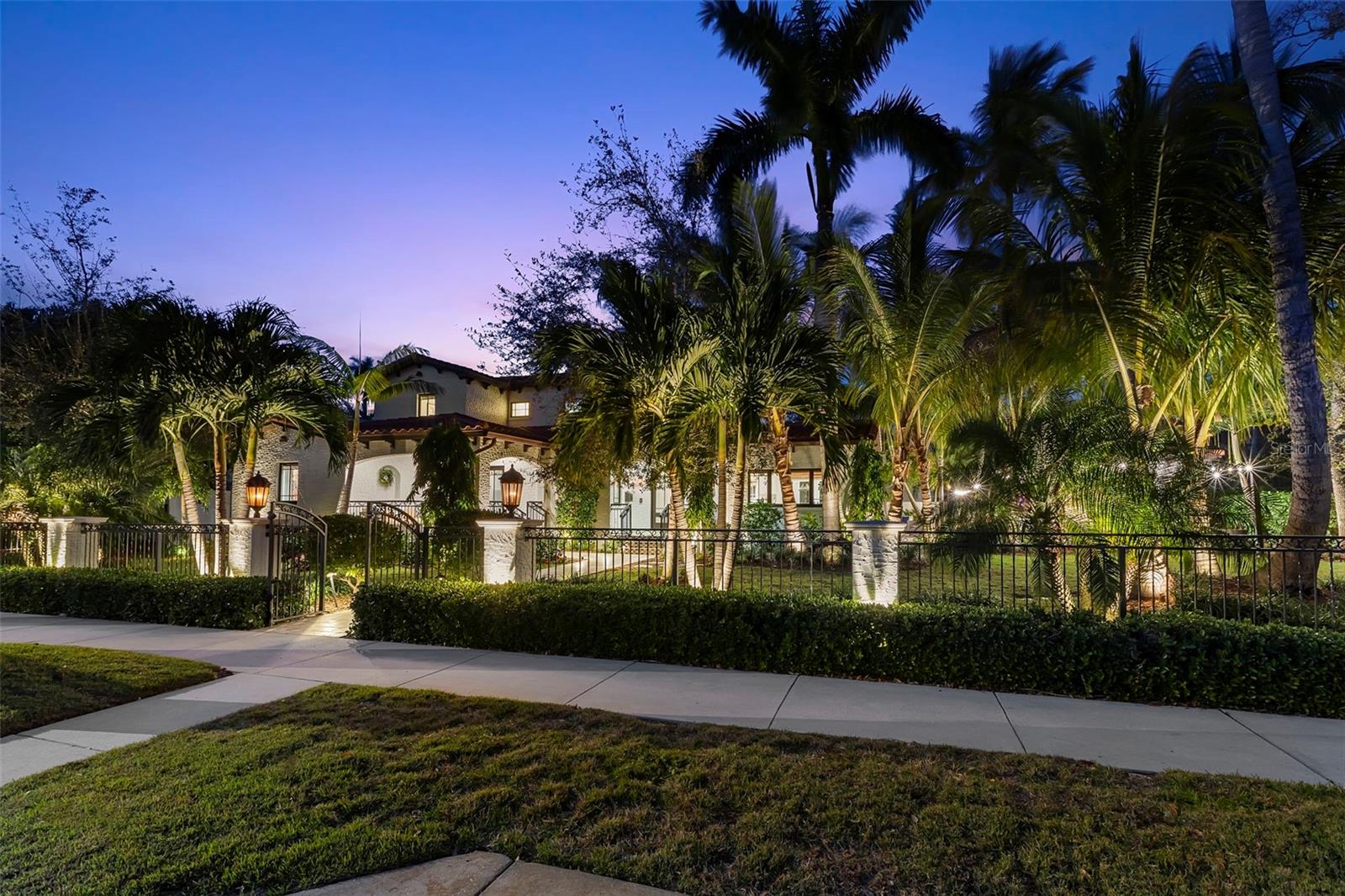 Listing photo id 72 for 815 15th Avenue Ne