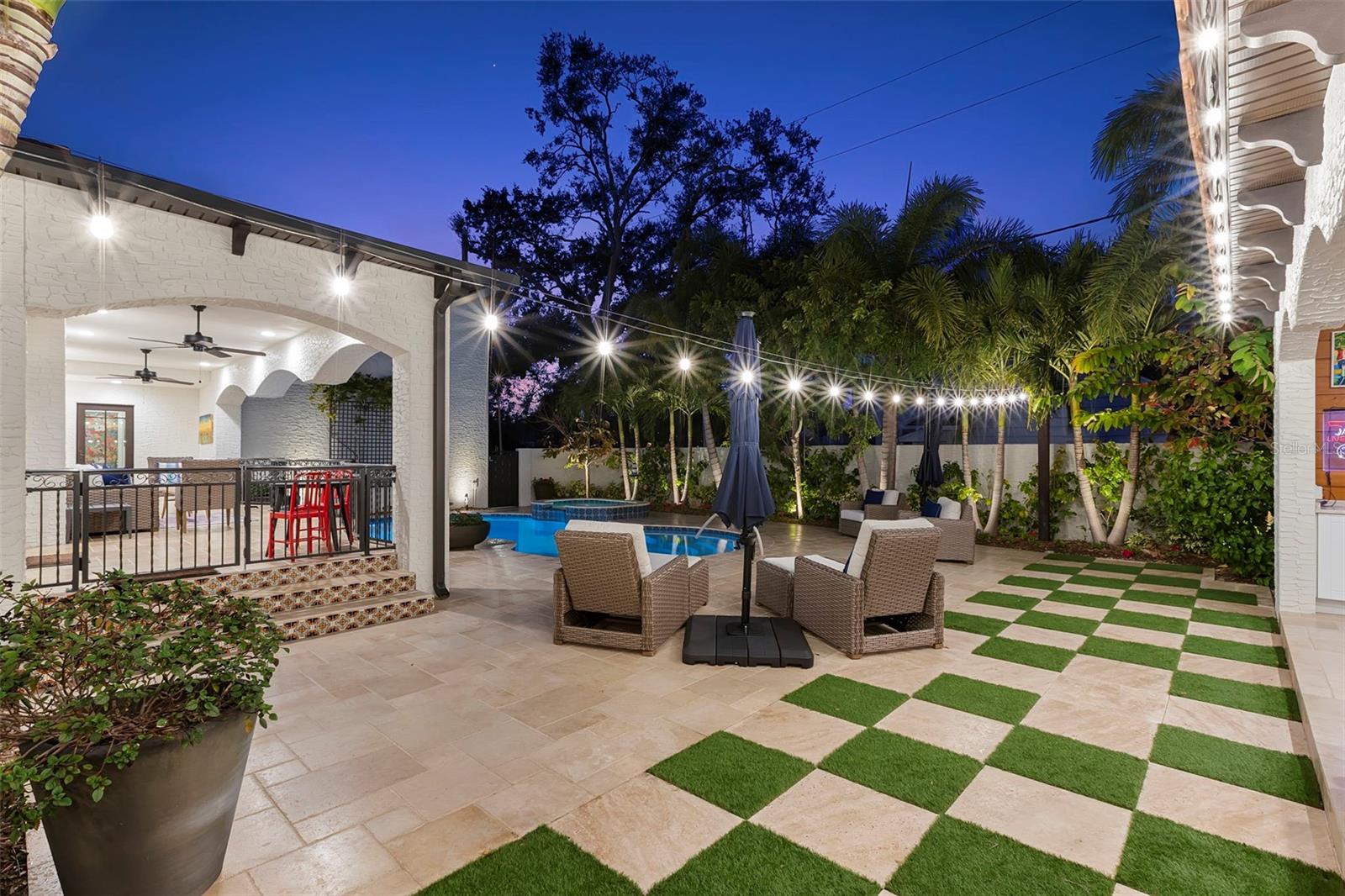 Listing photo id 77 for 815 15th Avenue Ne