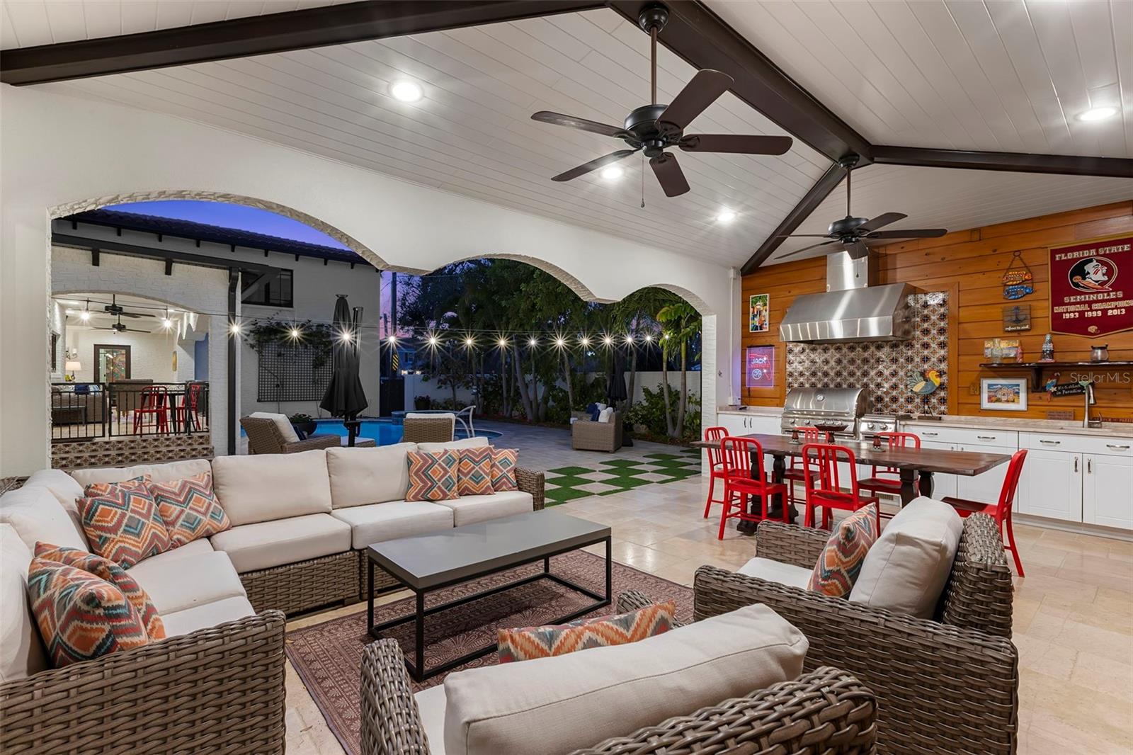 Listing photo id 82 for 815 15th Avenue Ne