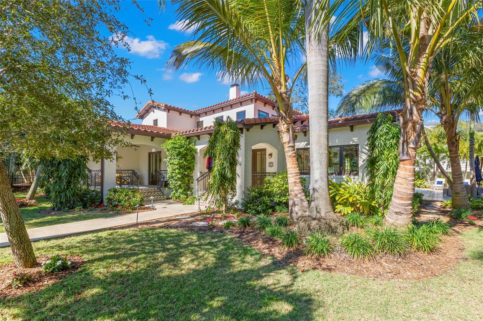 Listing photo id 87 for 815 15th Avenue Ne