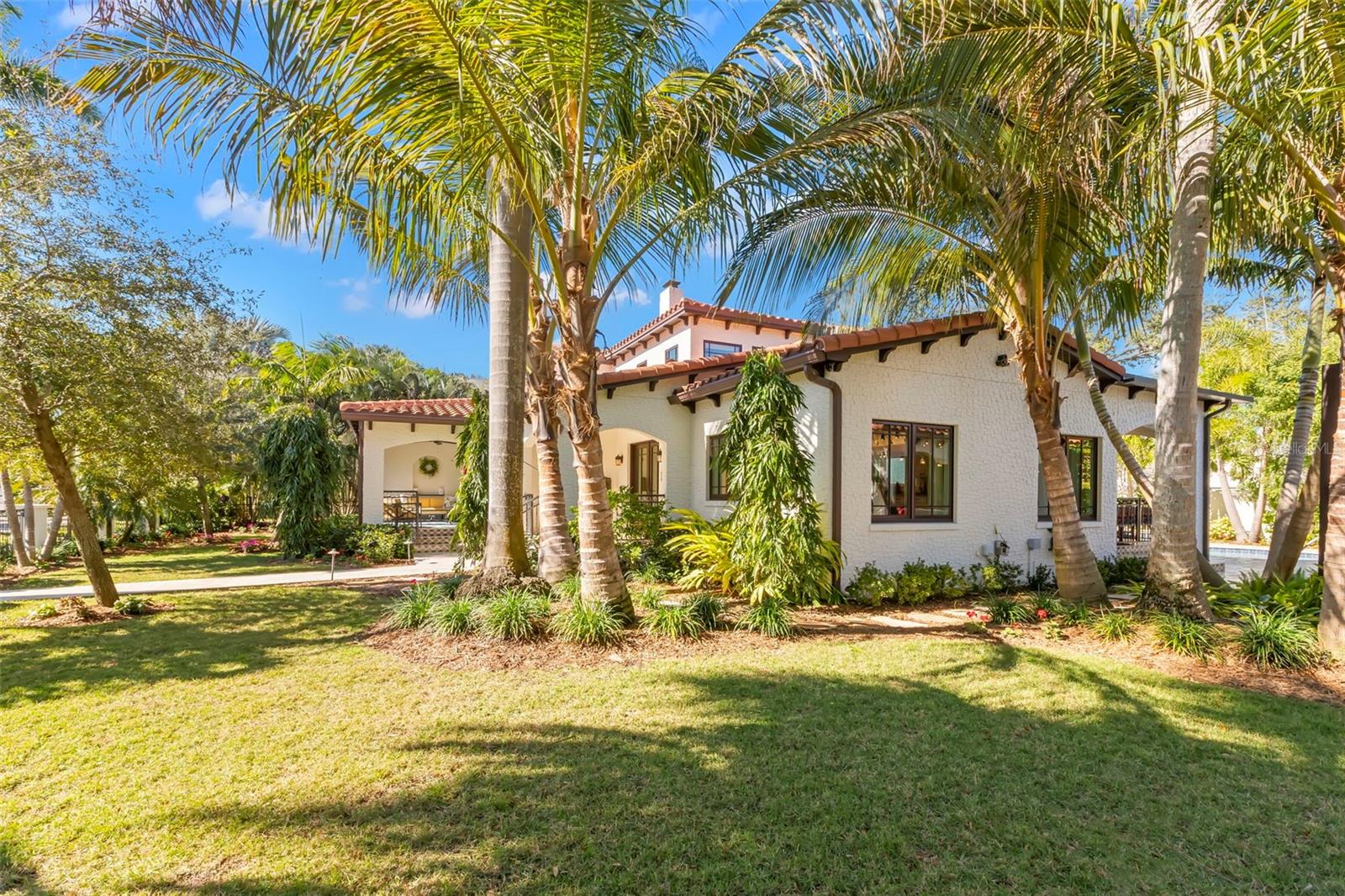 Listing photo id 89 for 815 15th Avenue Ne