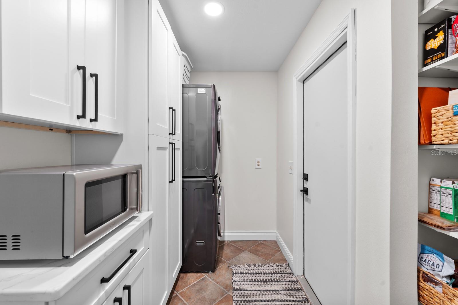 Image 12 of 33 For 2525 Laurelwood Lane