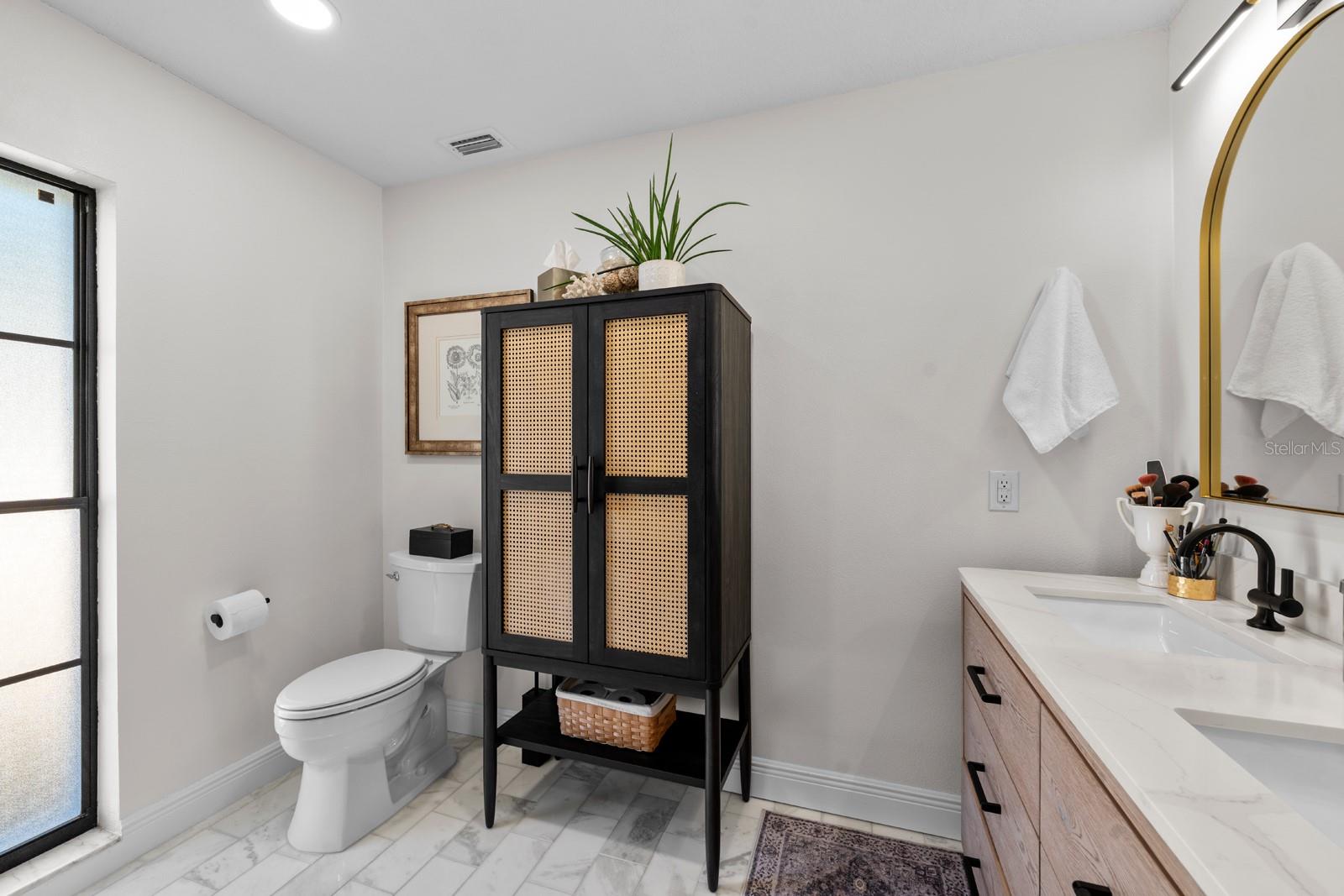 Image 15 of 33 For 2525 Laurelwood Lane