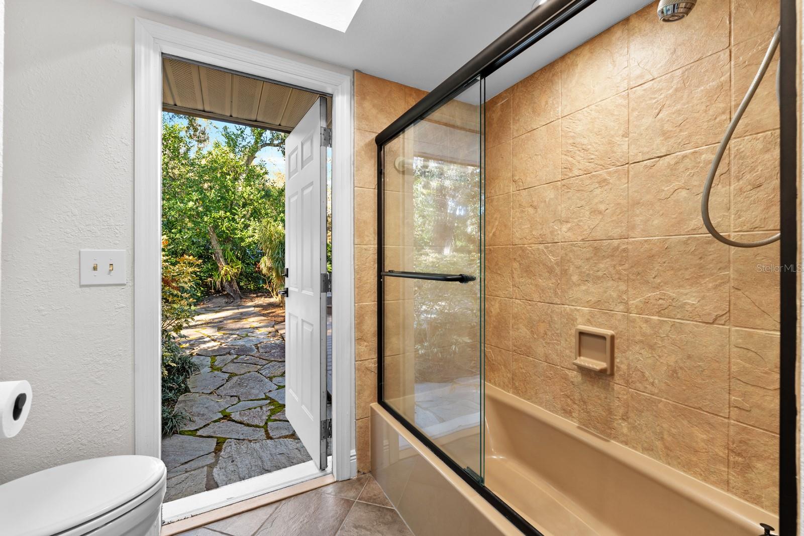 Image 20 of 33 For 2525 Laurelwood Lane