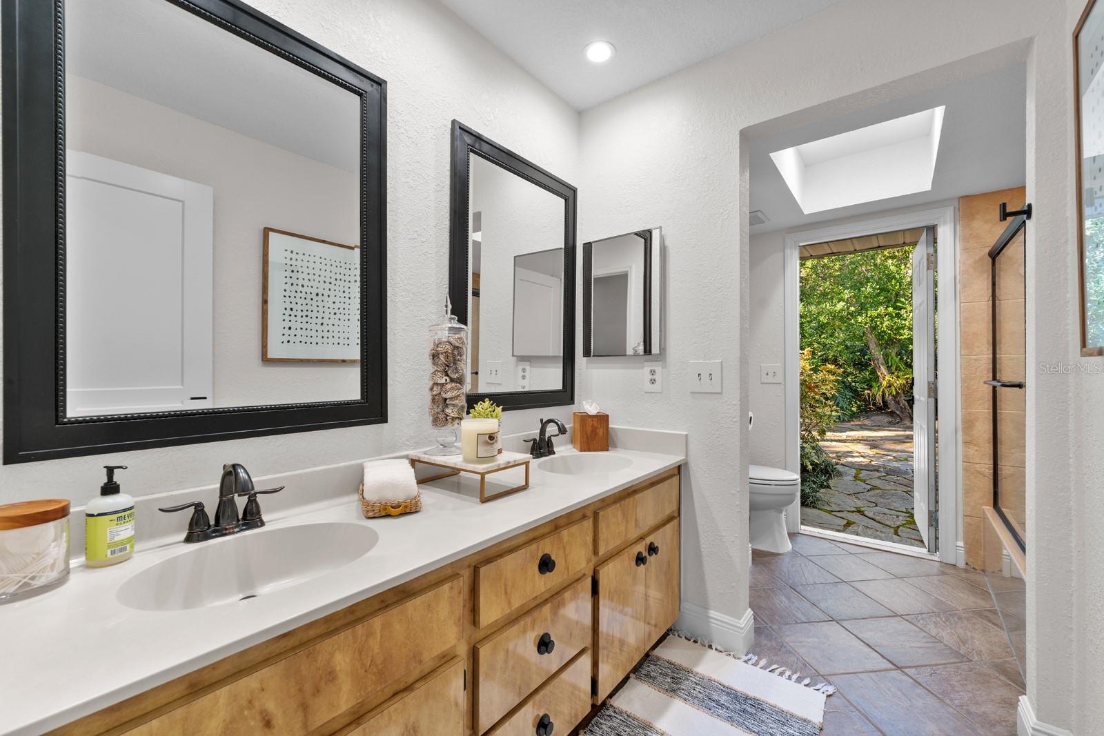 Image 21 of 33 For 2525 Laurelwood Lane