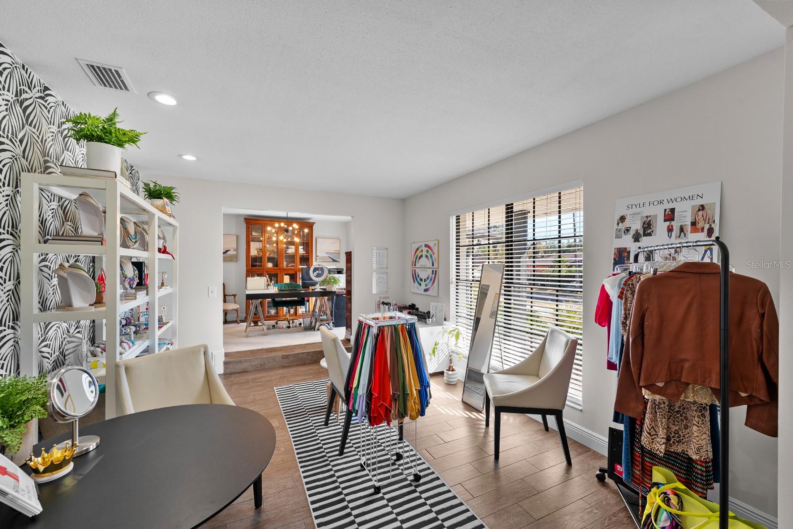 Image 23 of 33 For 2525 Laurelwood Lane