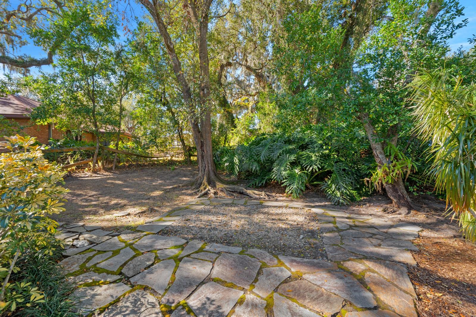 Image 28 of 33 For 2525 Laurelwood Lane