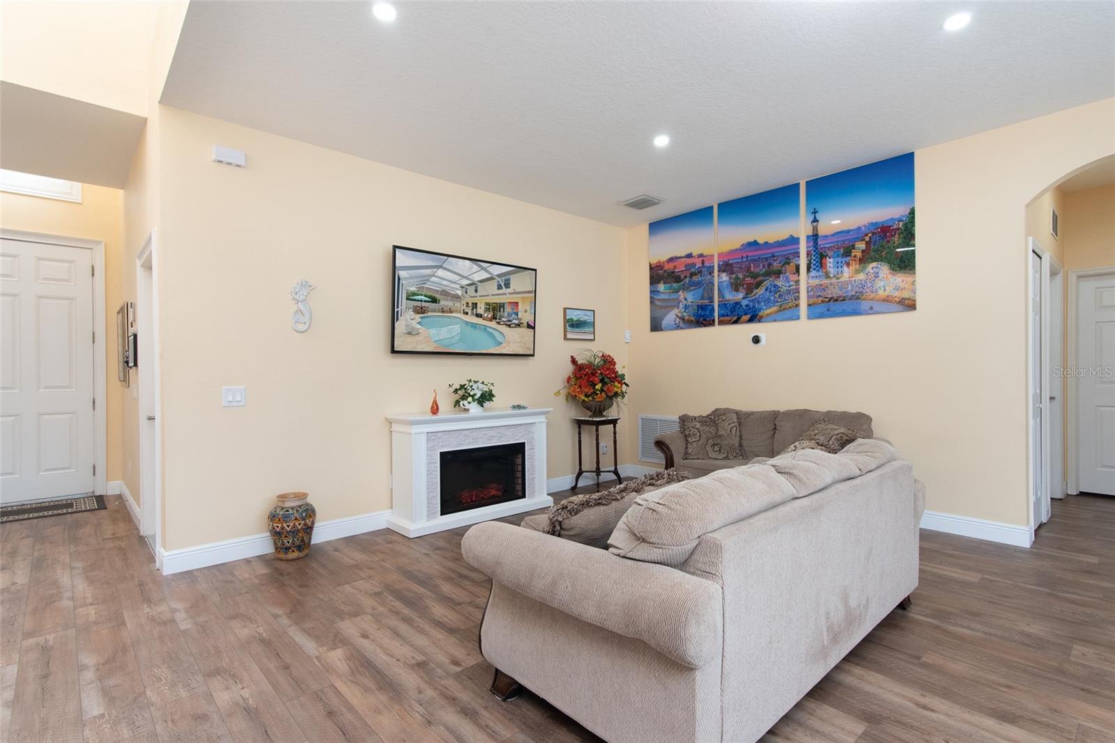 Image 25 of 88 For 21511 Wilderness Lake Boulevard