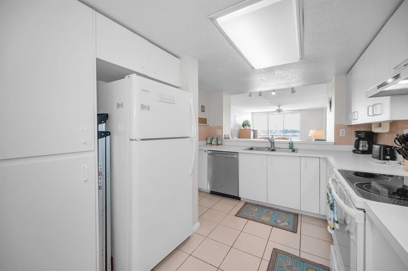 Image 4 of 24 For 6085 Bahia Del Mar Circle 467