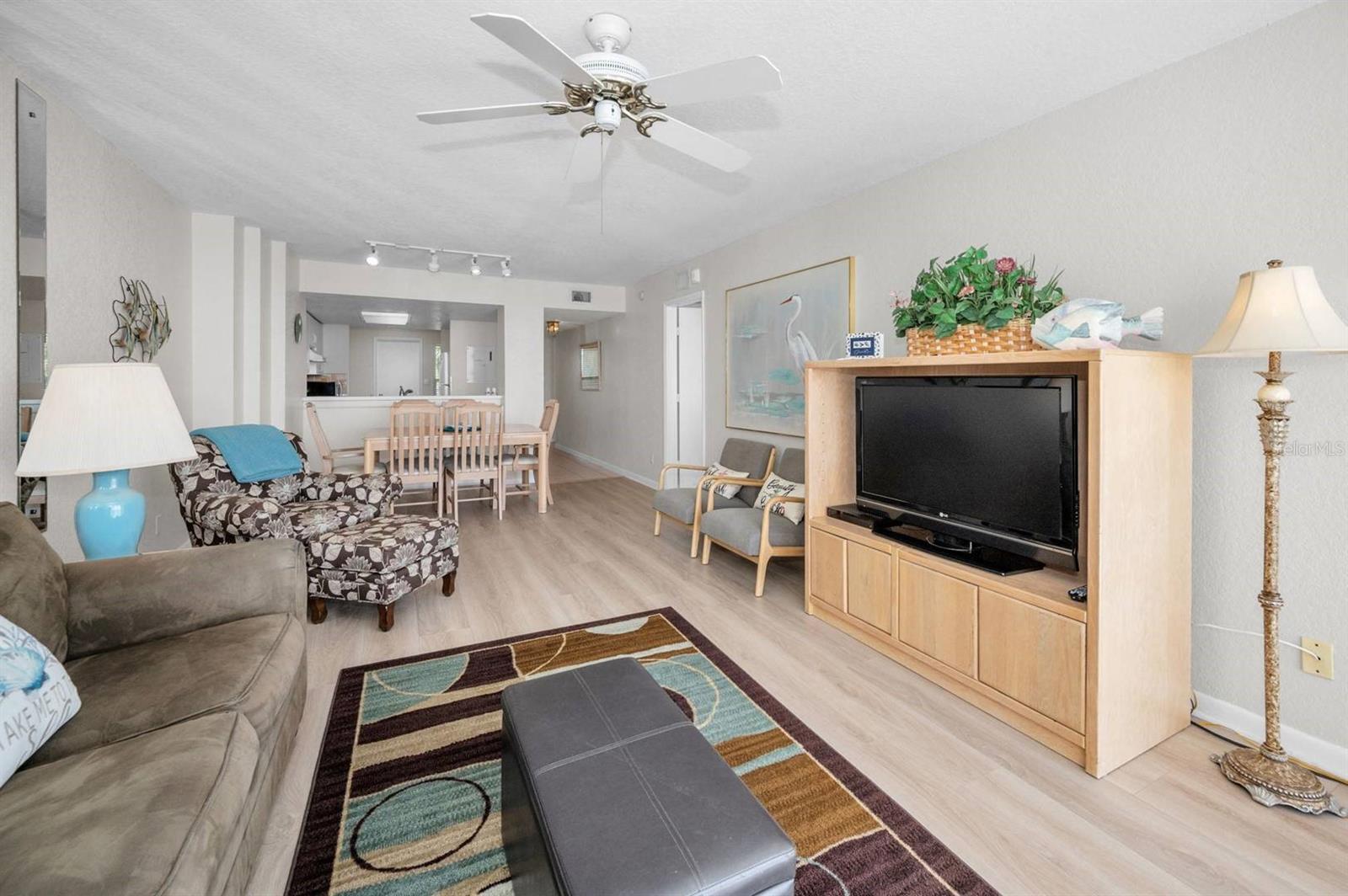 Image 8 of 24 For 6085 Bahia Del Mar Circle 467