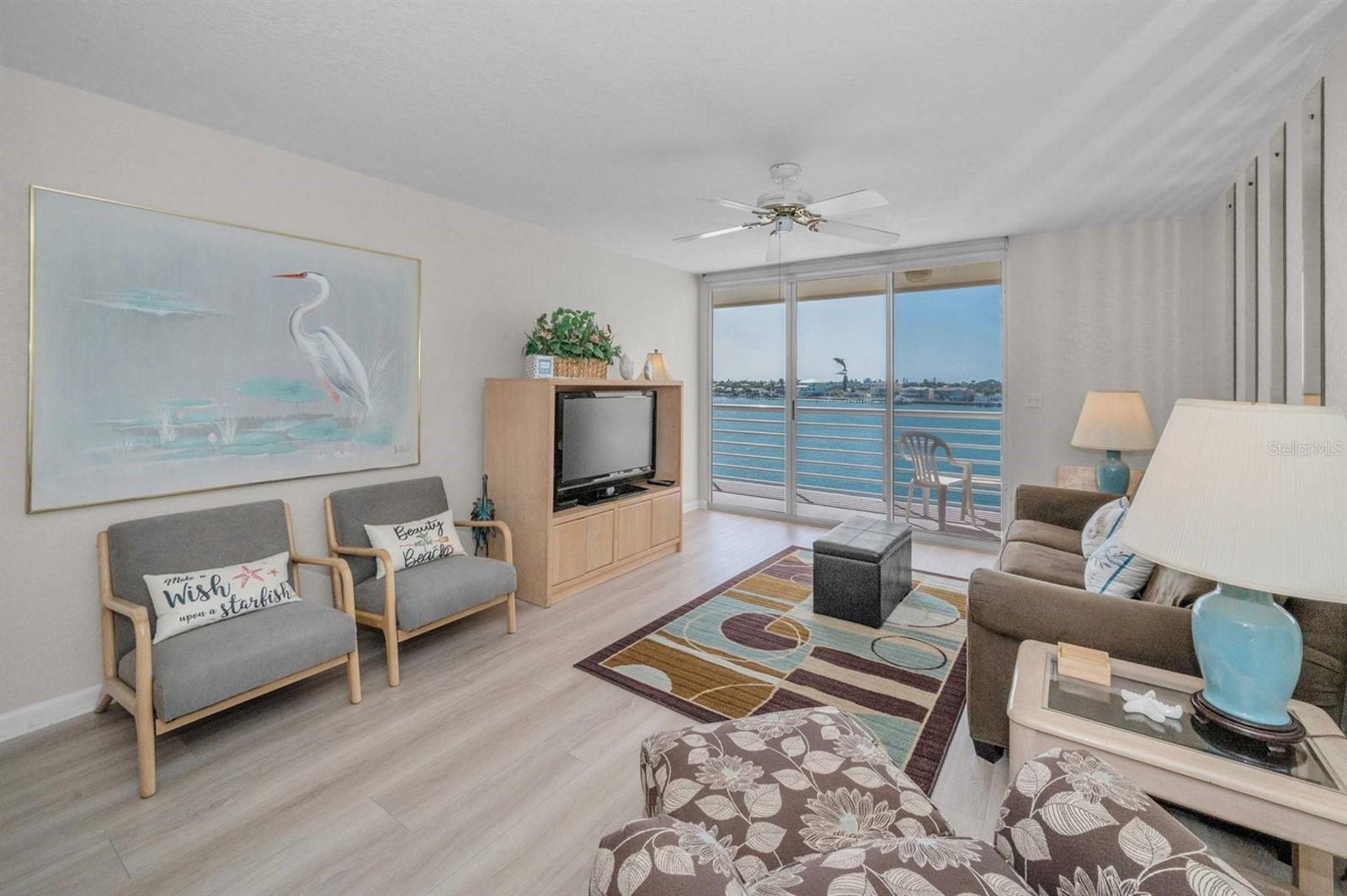 Image 9 of 24 For 6085 Bahia Del Mar Circle 467