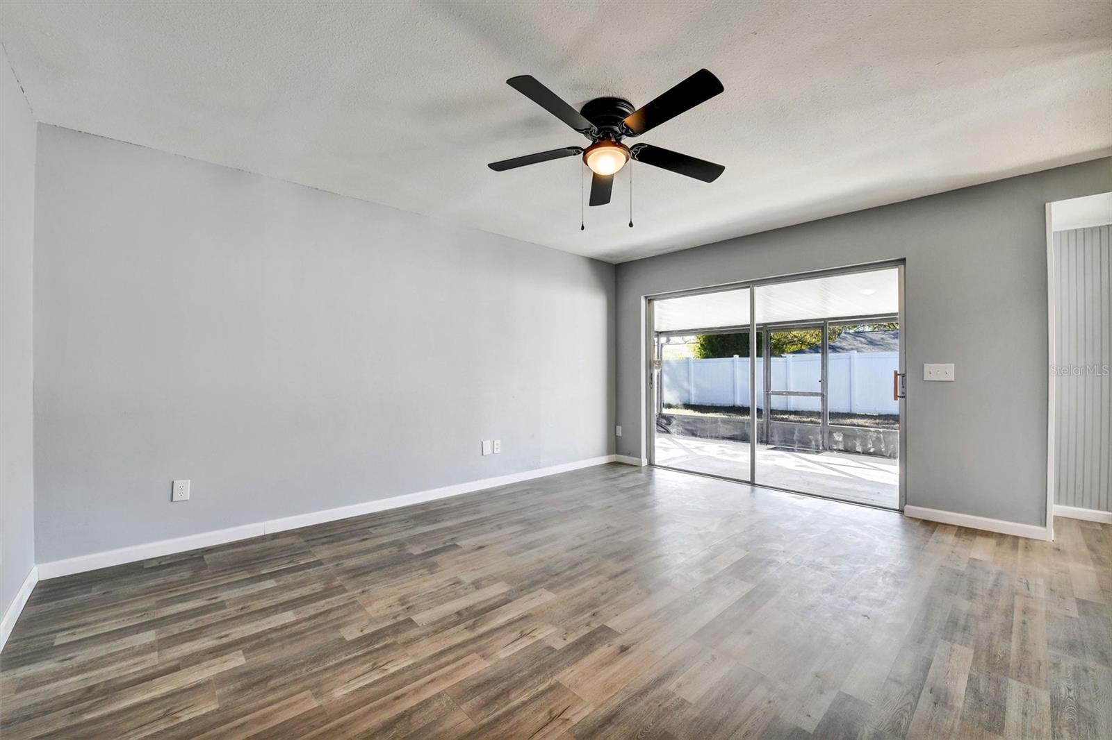 Image 16 of 54 For 14310 Promontory Point Place