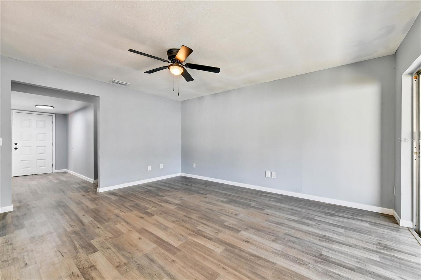 Image 17 of 54 For 14310 Promontory Point Place