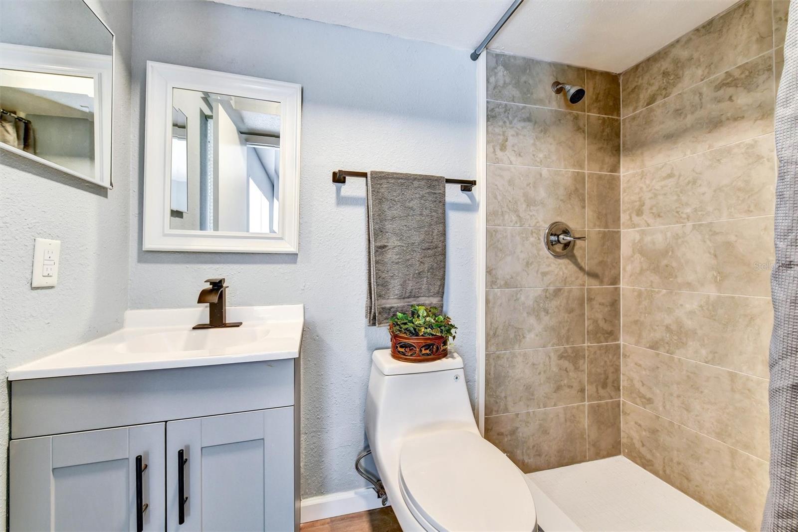 Image 23 of 54 For 14310 Promontory Point Place