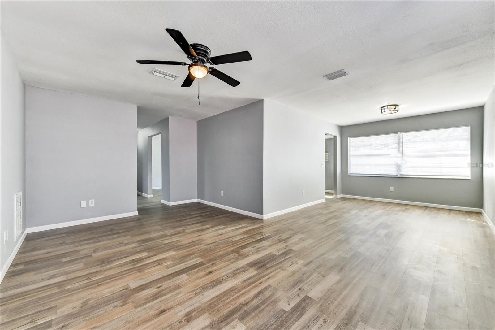 Image 6 of 54 For 14310 Promontory Point Place