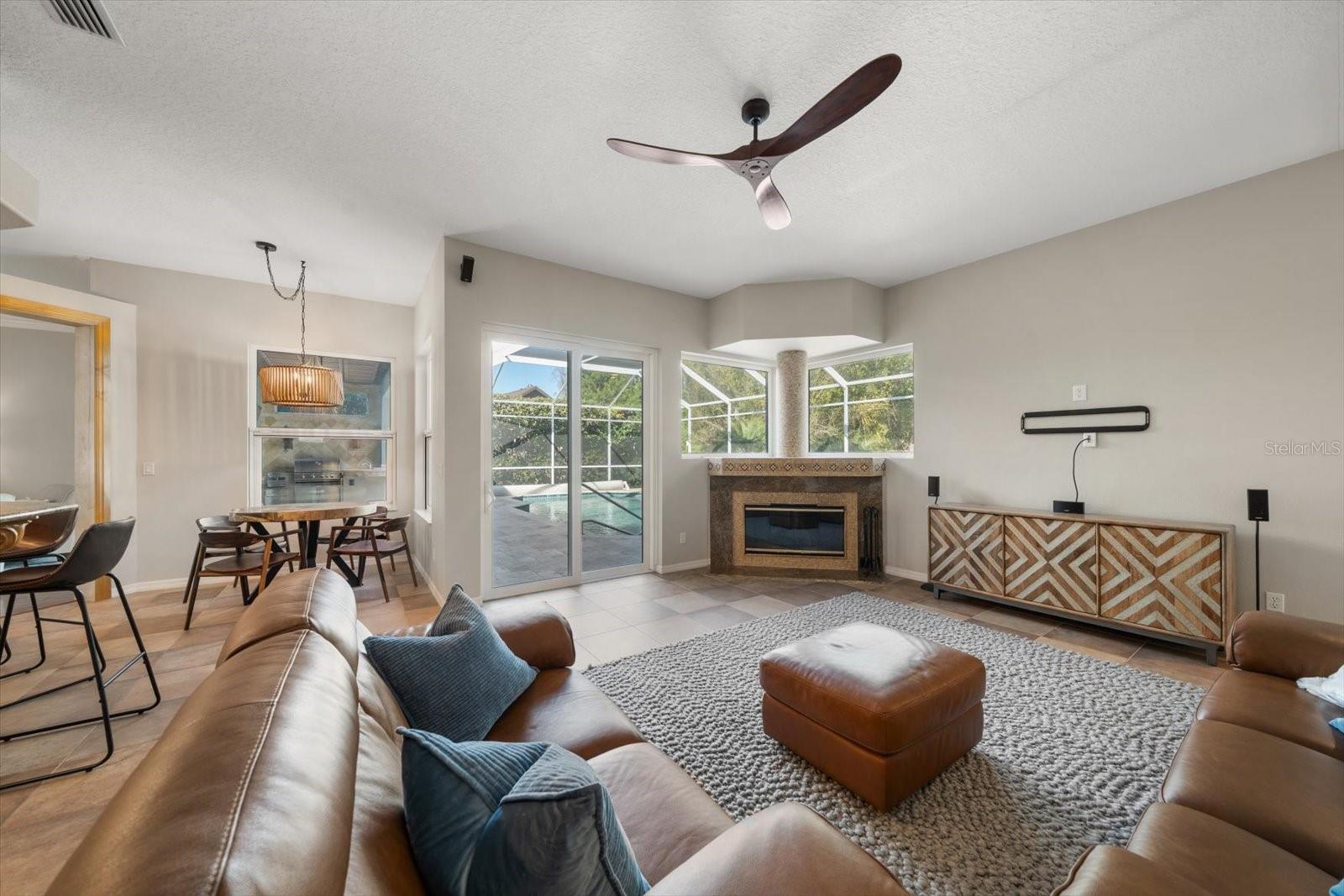 Image 29 of 66 For 103 Silver Moss Lane