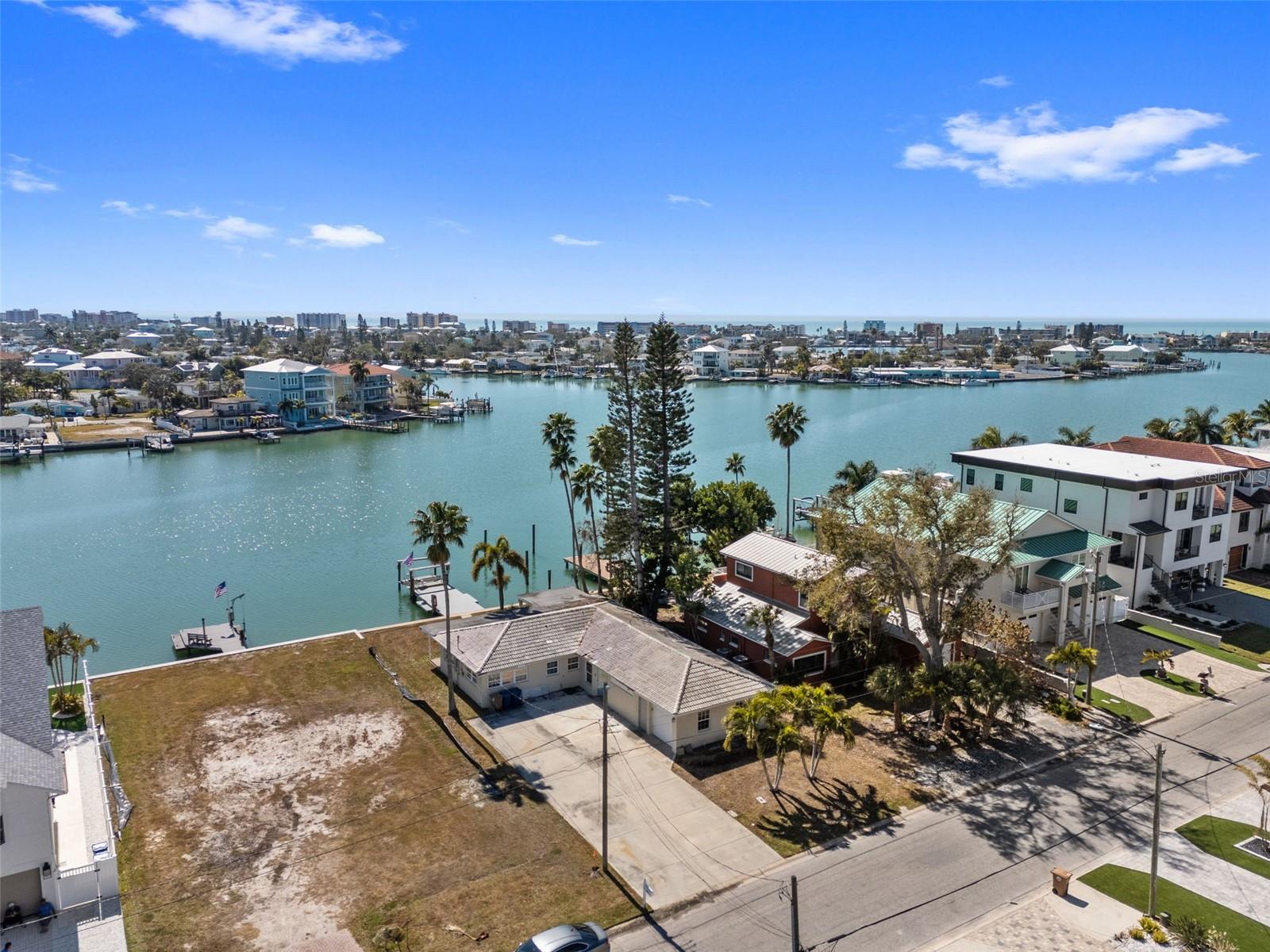 Listing photo id 13 for 837 Bay Point Drive