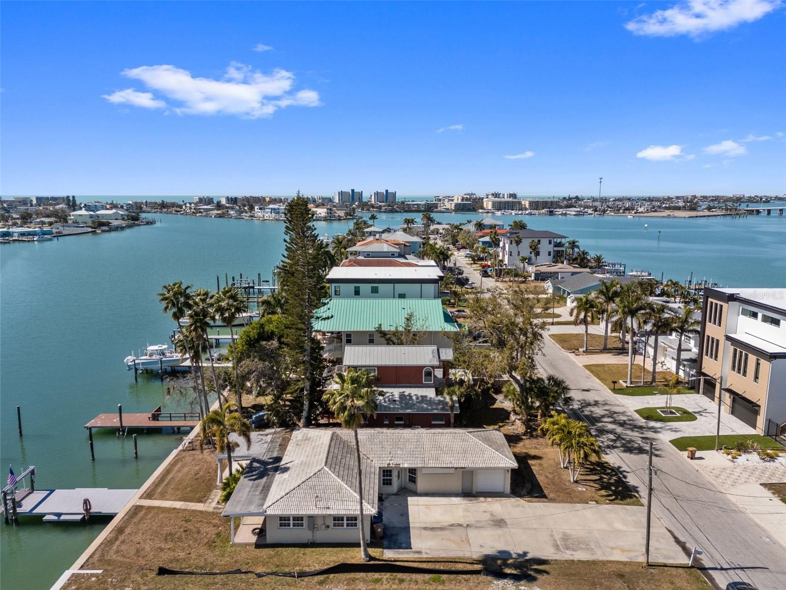 Listing photo id 14 for 837 Bay Point Drive