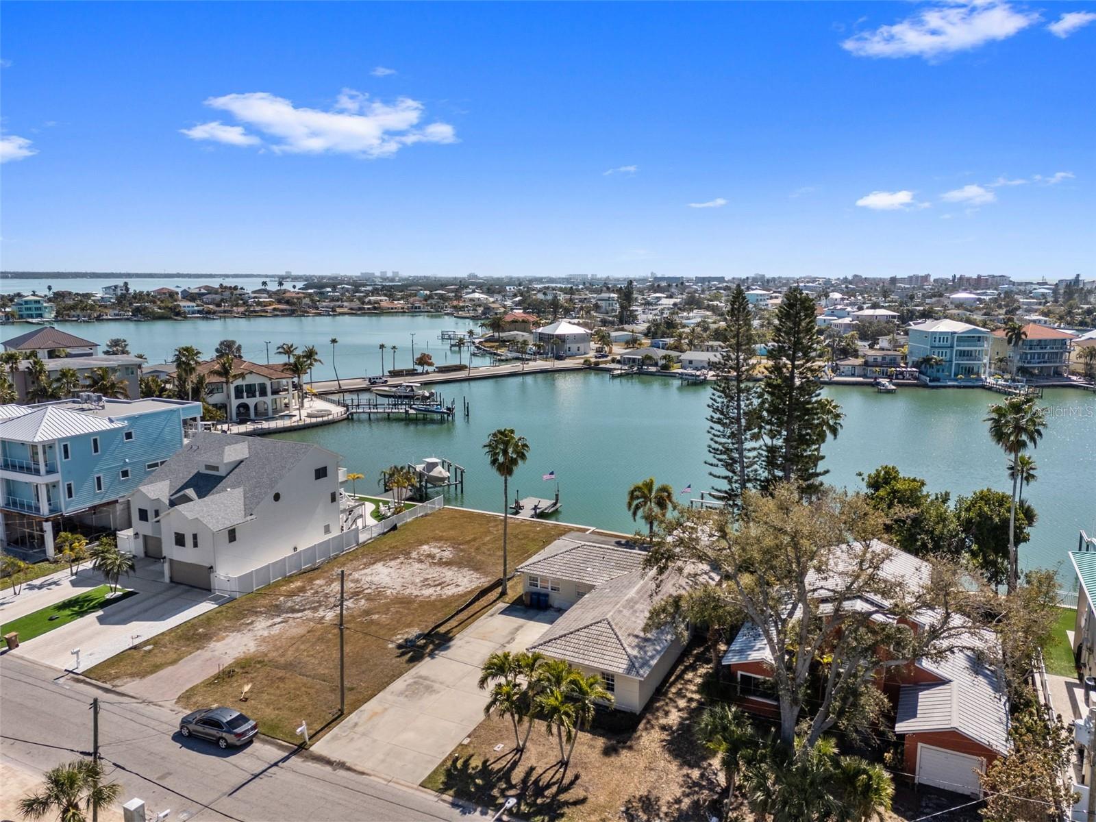 Listing photo id 18 for 837 Bay Point Drive