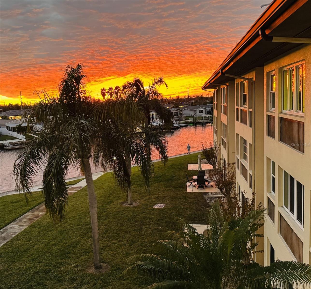 Image 38 of 54 For 4678 Marine Parkway 305