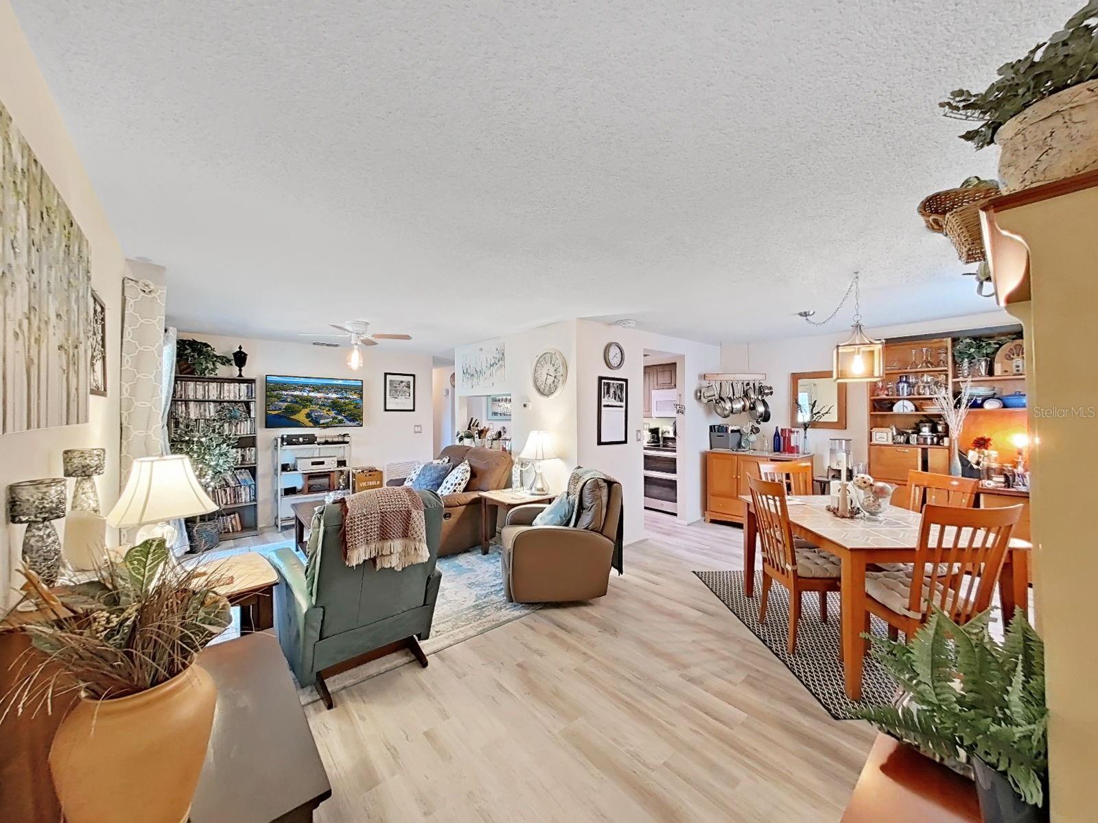 Listing photo id 8 for 129 Camphor Circle C