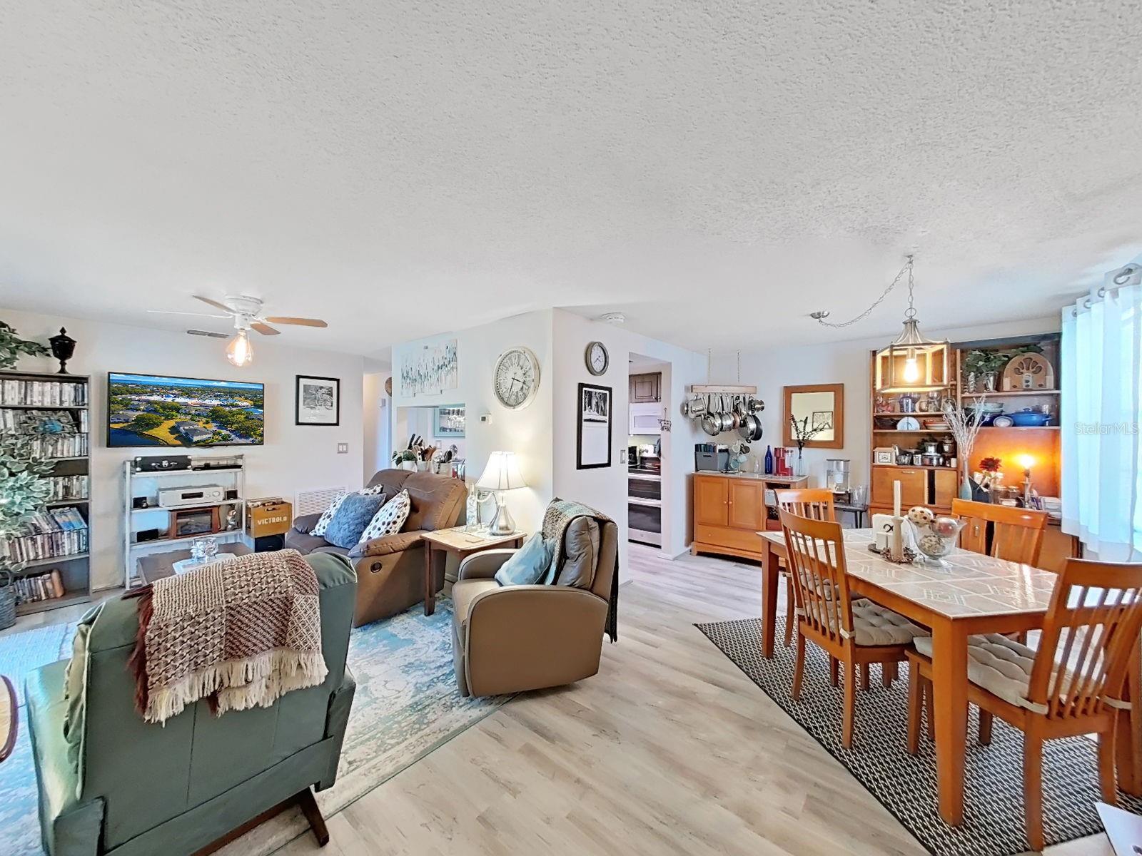 Listing photo id 9 for 129 Camphor Circle C