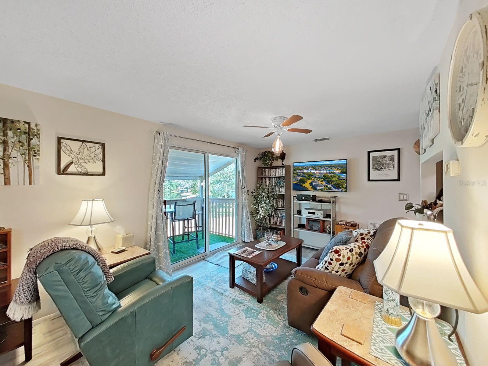 Listing photo id 11 for 129 Camphor Circle C