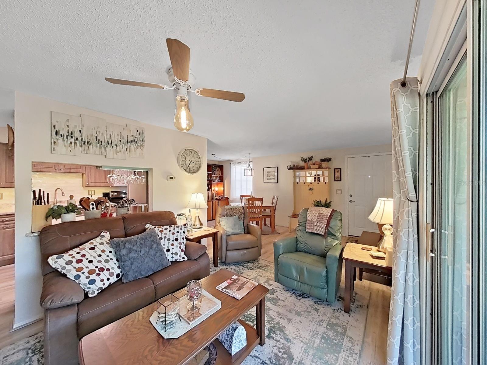 Listing photo id 12 for 129 Camphor Circle C