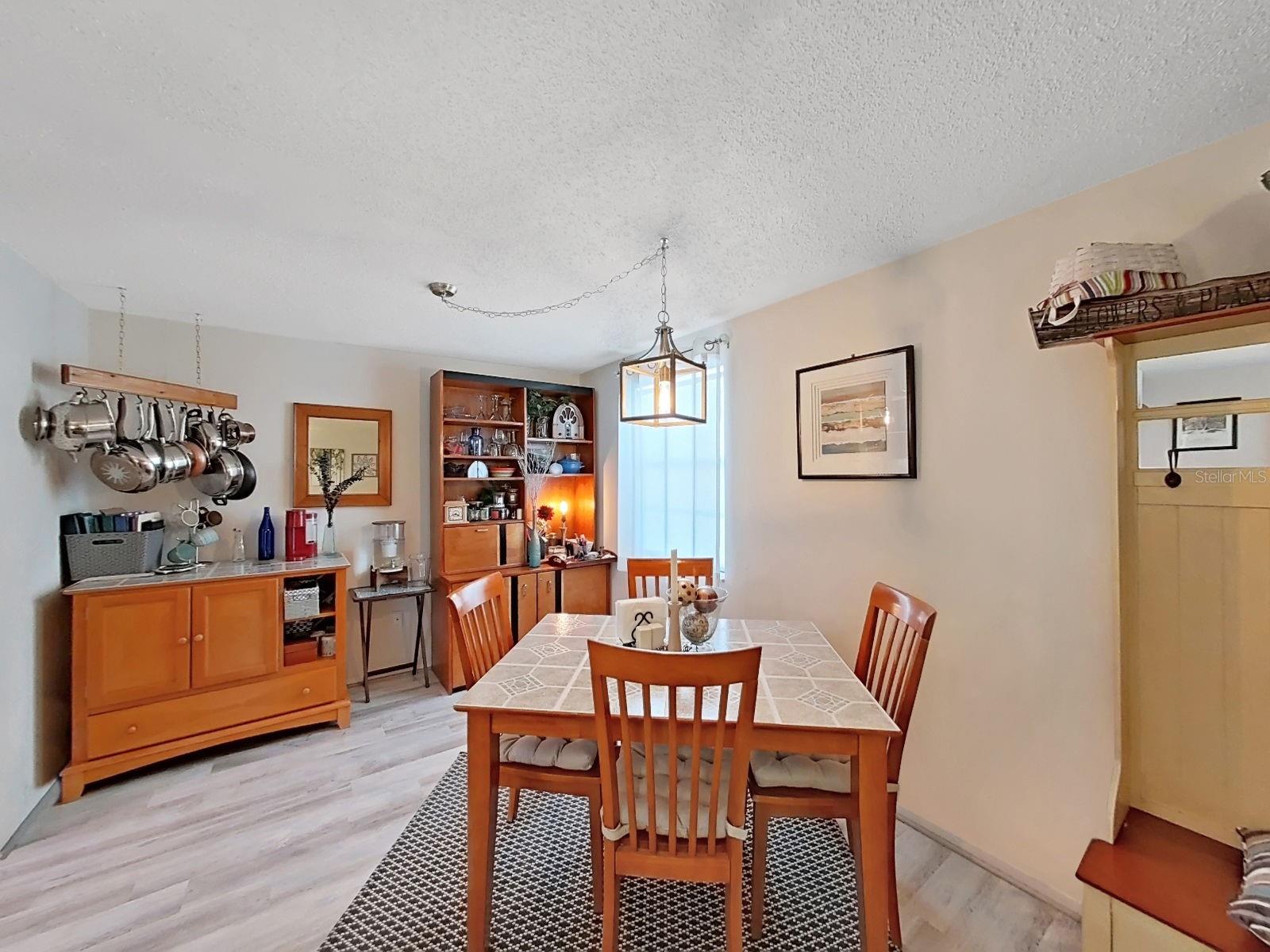 Listing photo id 14 for 129 Camphor Circle C