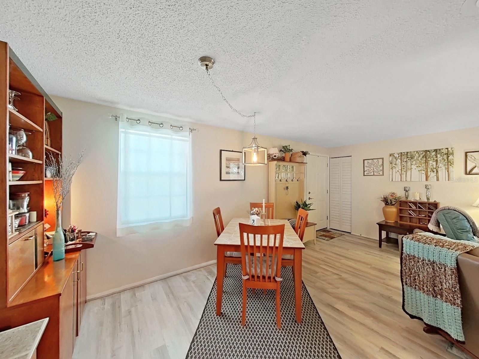 Listing photo id 17 for 129 Camphor Circle C