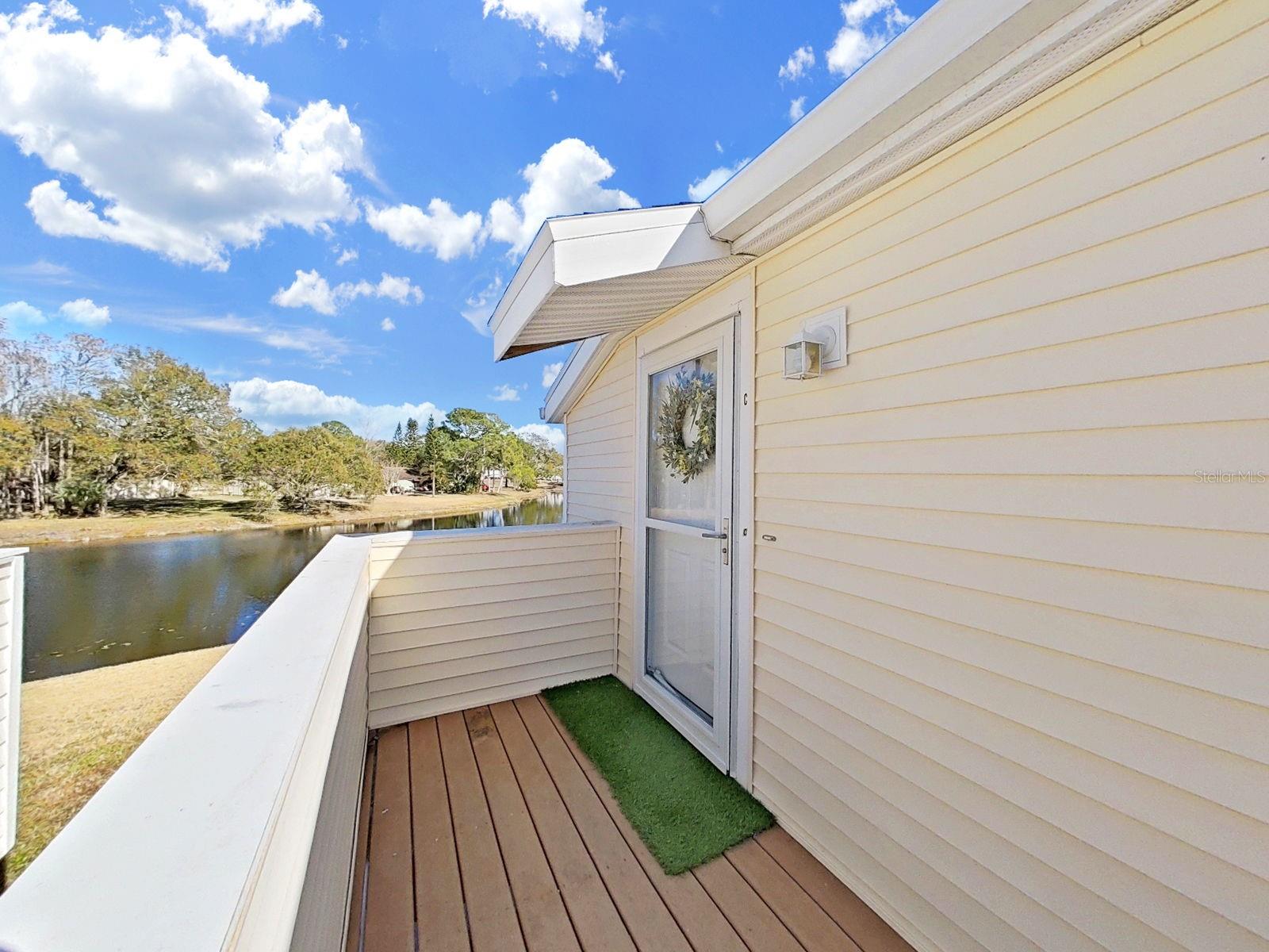 Listing photo id 0 for 129 Camphor Circle C