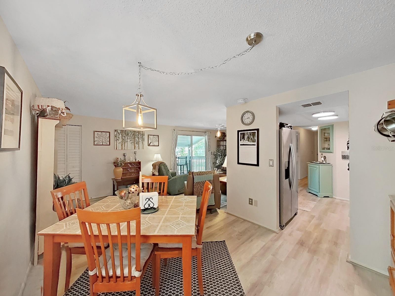 Listing photo id 18 for 129 Camphor Circle C