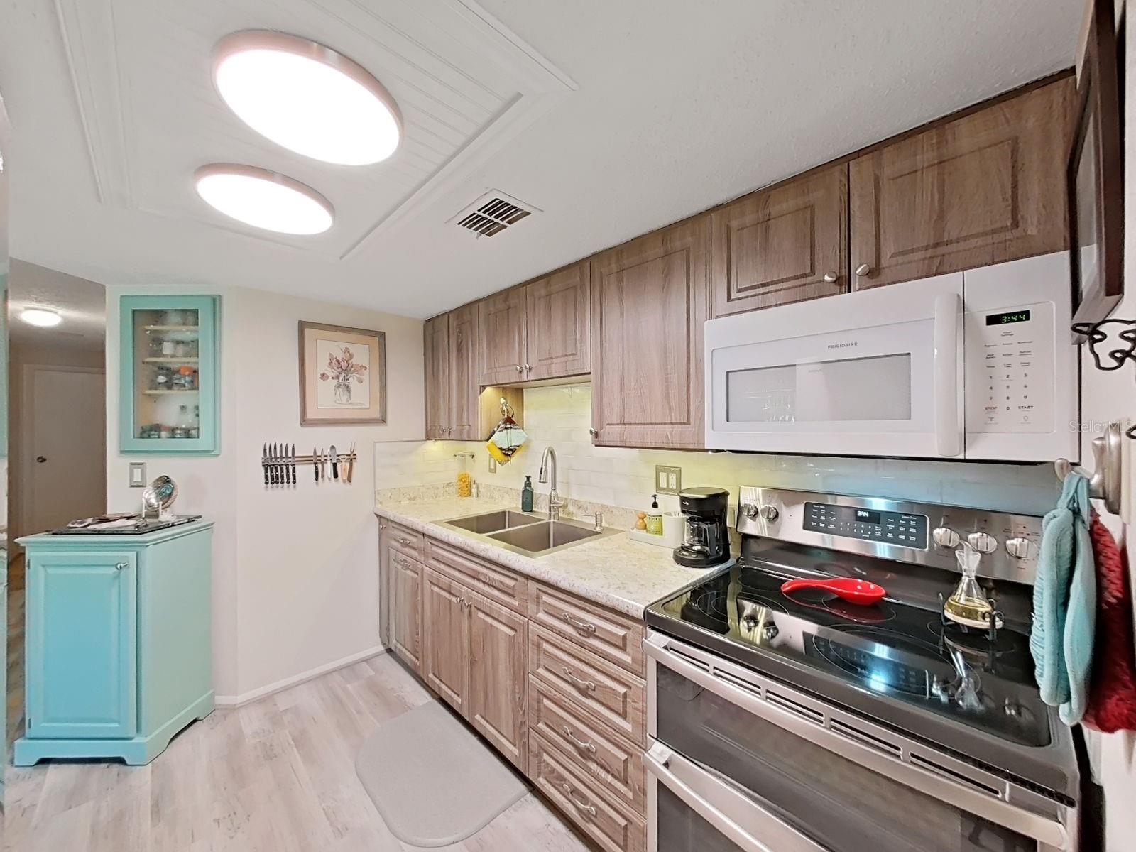 Listing photo id 20 for 129 Camphor Circle C