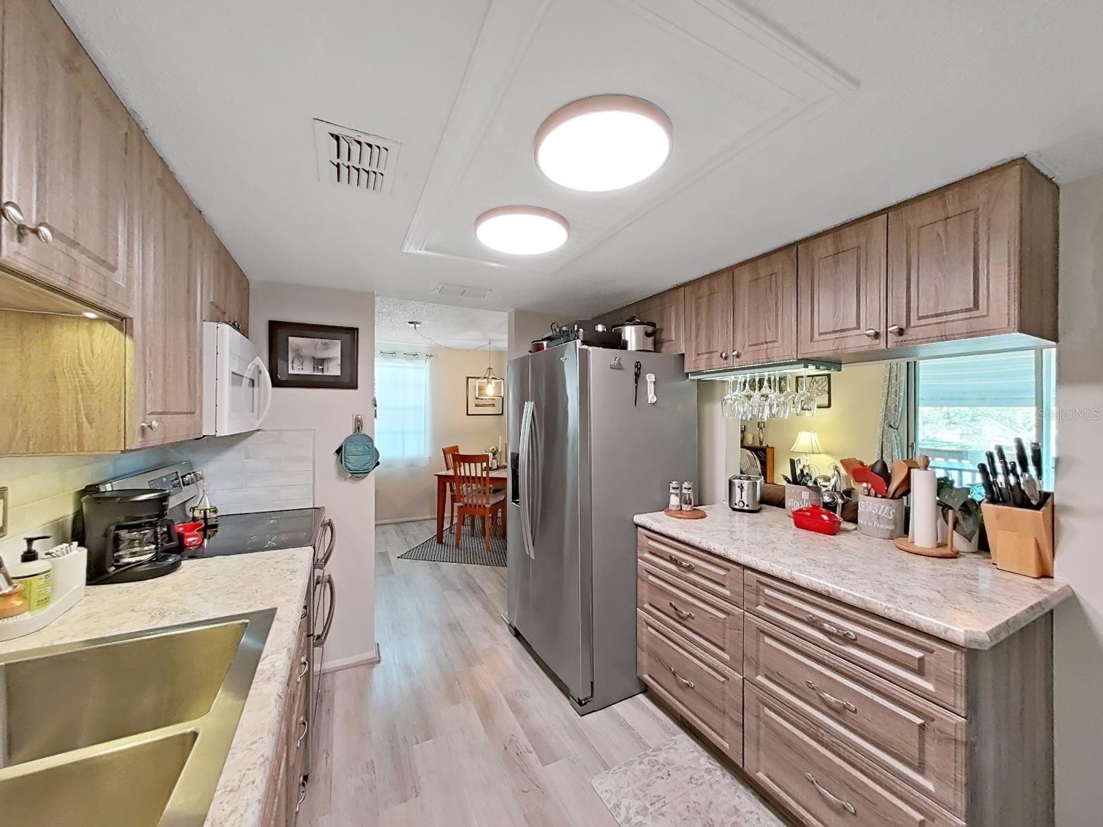 Listing photo id 22 for 129 Camphor Circle C