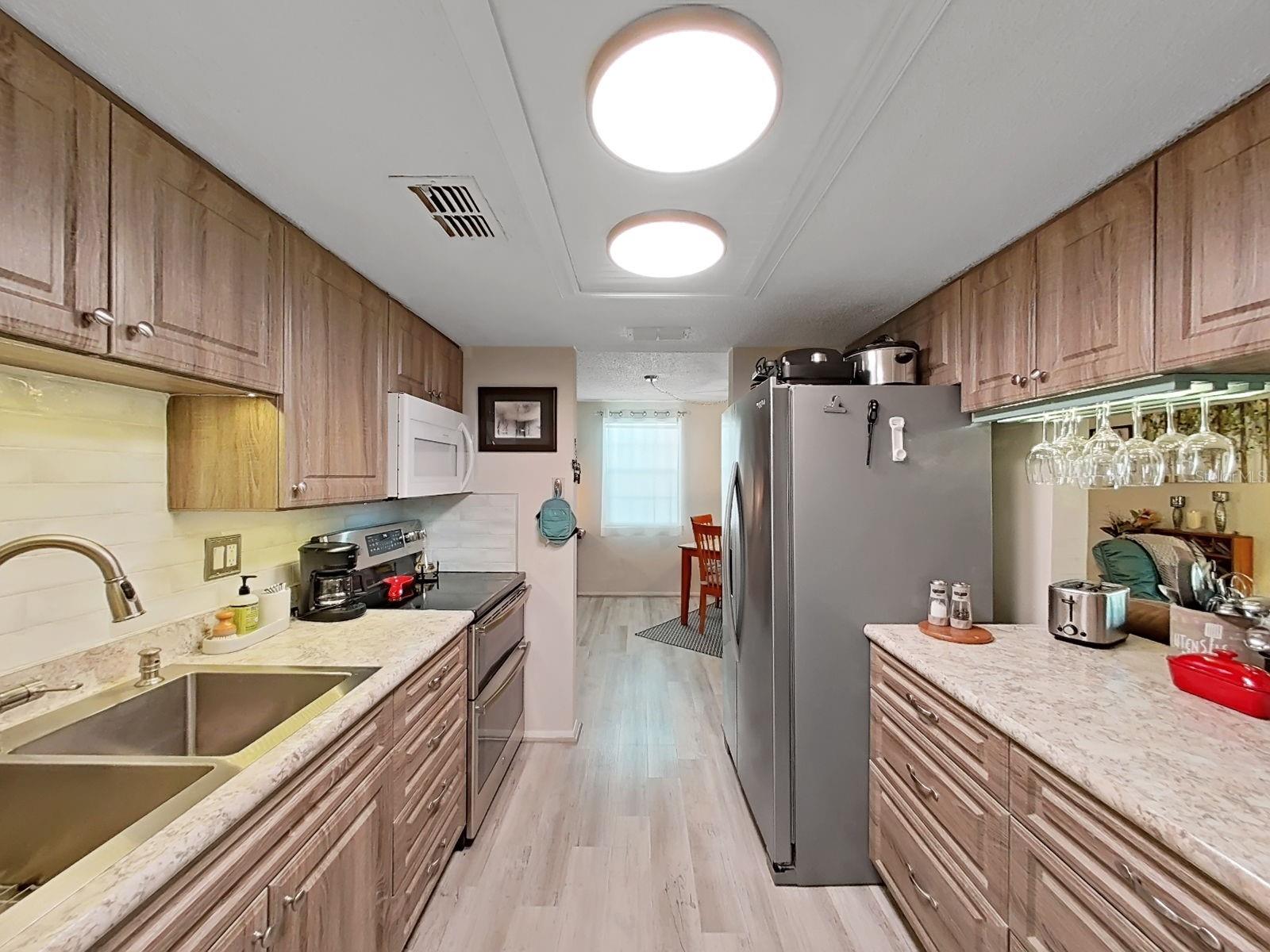 Listing photo id 23 for 129 Camphor Circle C