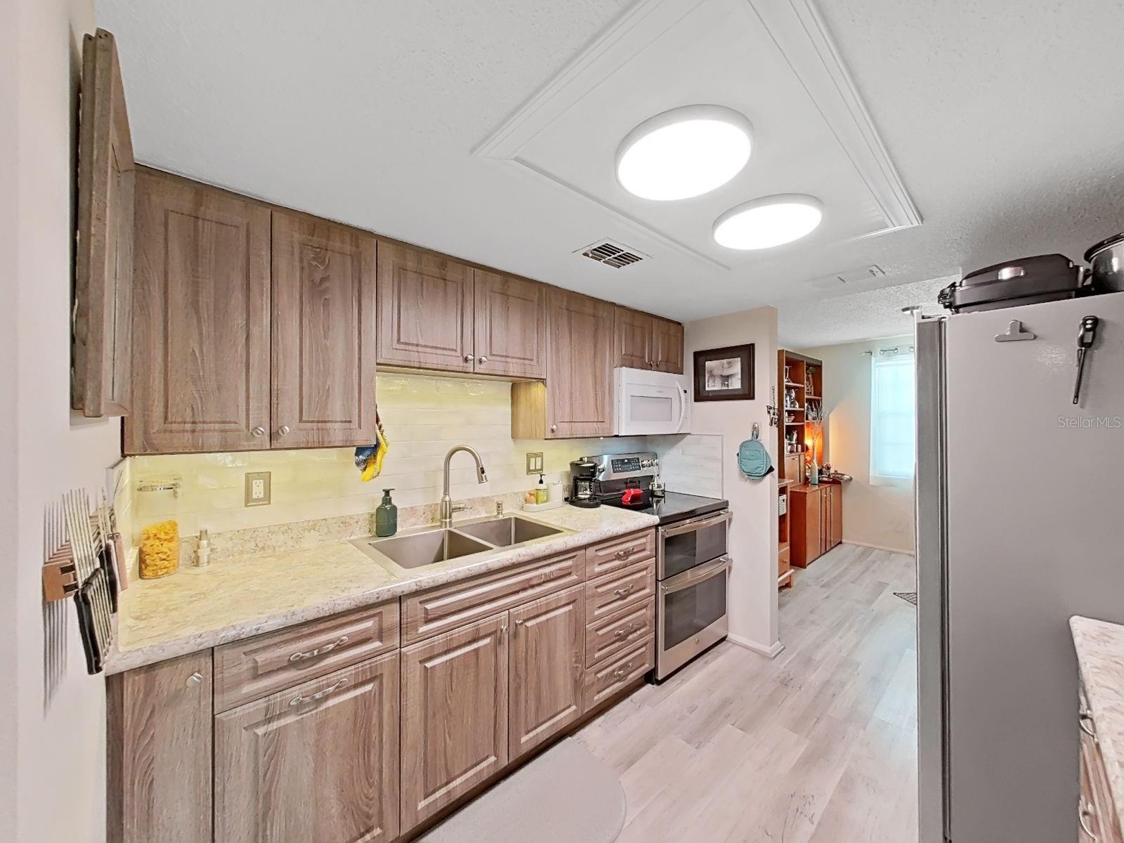 Listing photo id 24 for 129 Camphor Circle C