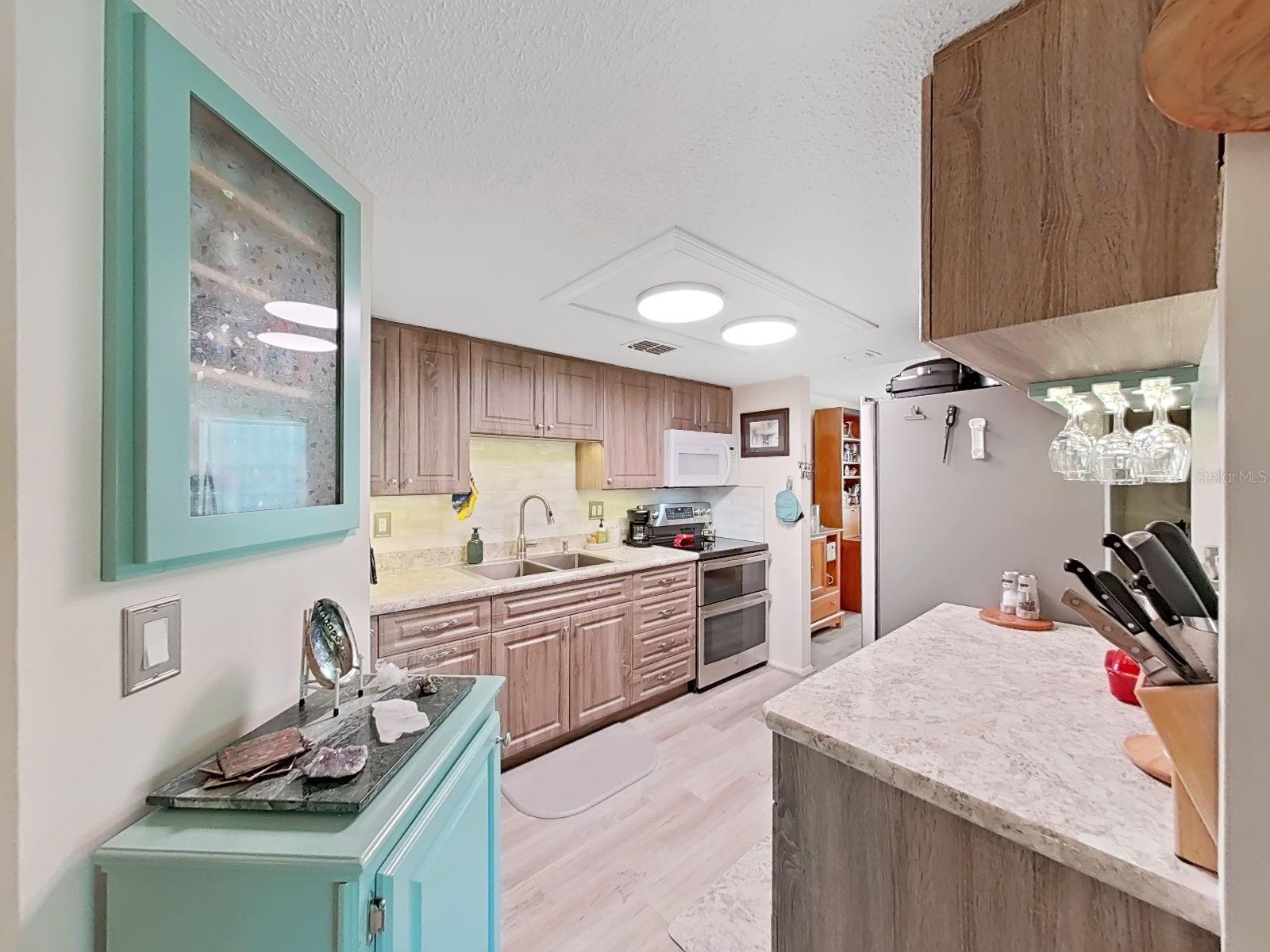 Listing photo id 25 for 129 Camphor Circle C