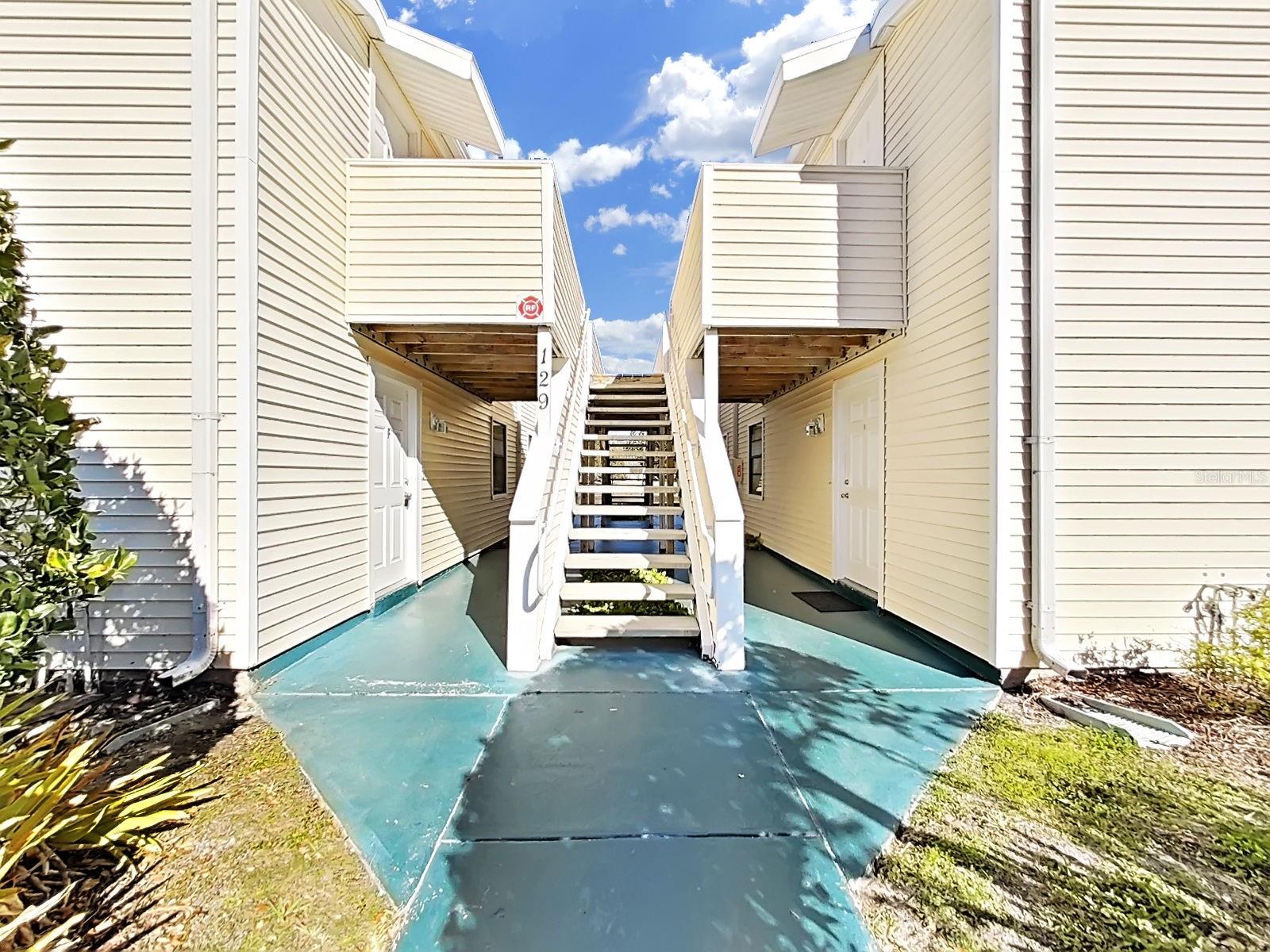 Listing photo id 1 for 129 Camphor Circle C