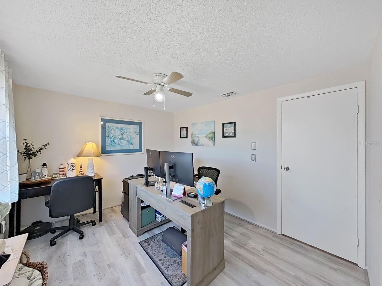 Listing photo id 28 for 129 Camphor Circle C