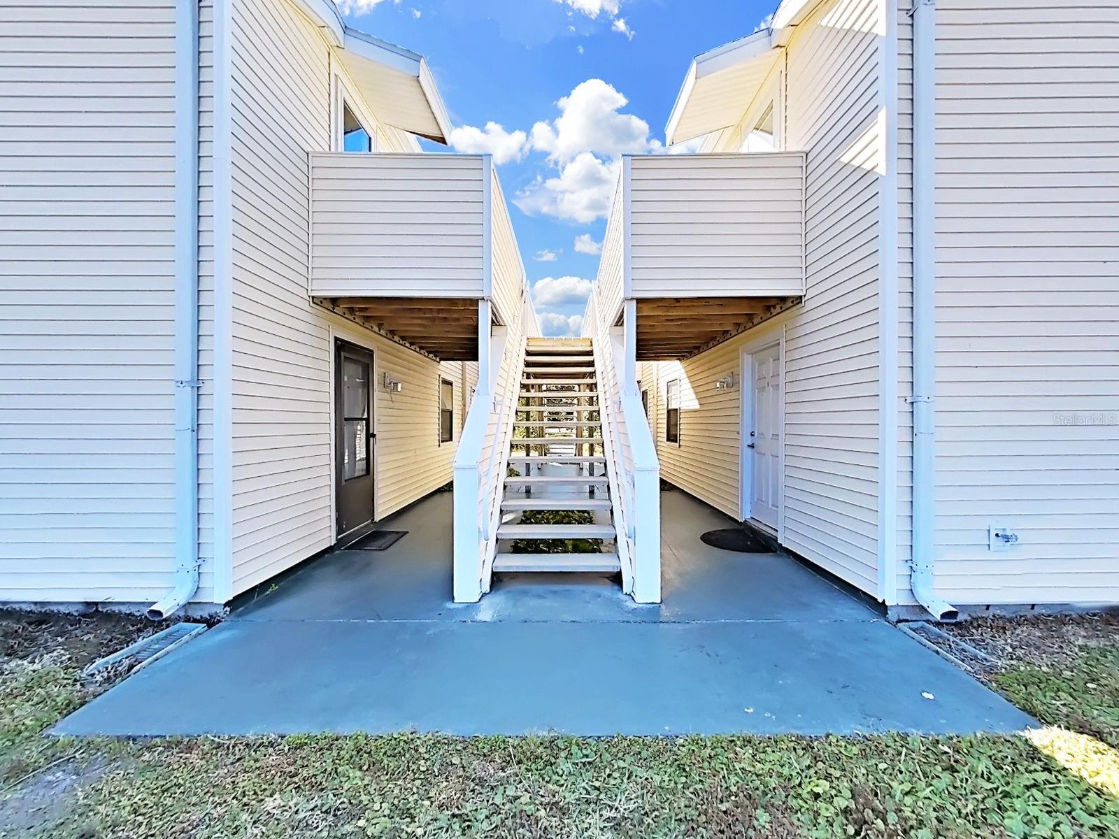 Listing photo id 5 for 129 Camphor Circle C