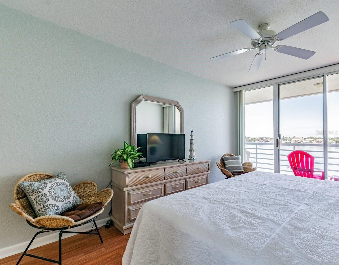 Image 16 of 32 For 6085 Bahia Del Mar Circle 468