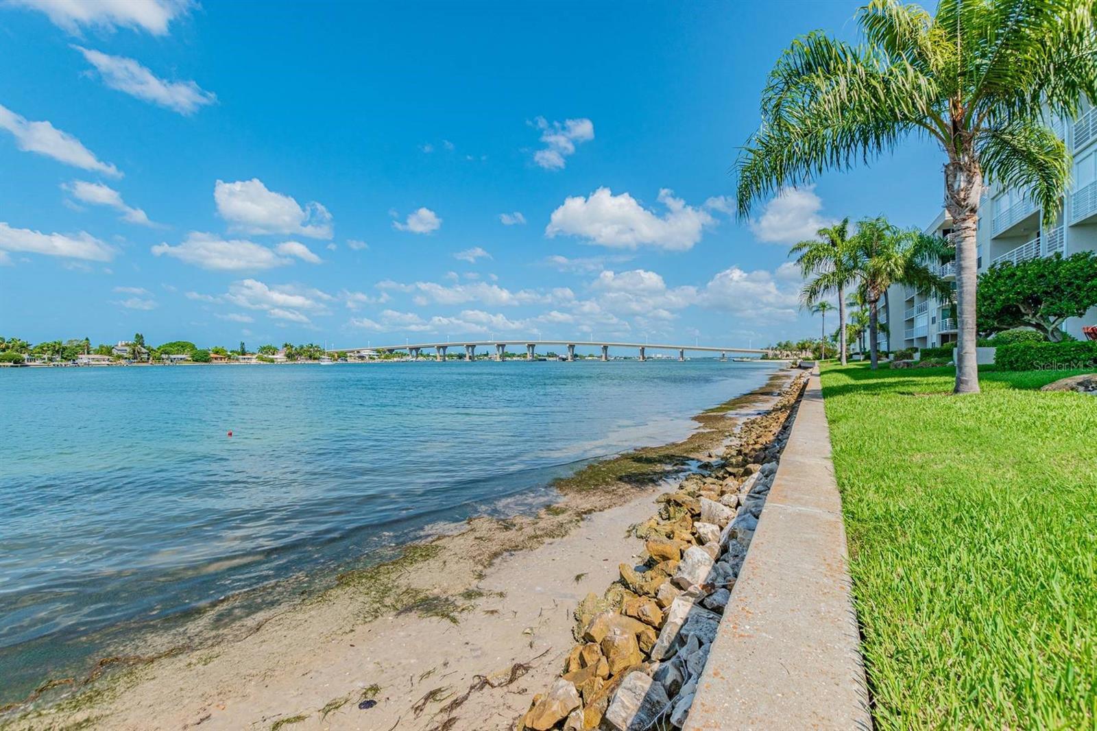 Image 25 of 32 For 6085 Bahia Del Mar Circle 468